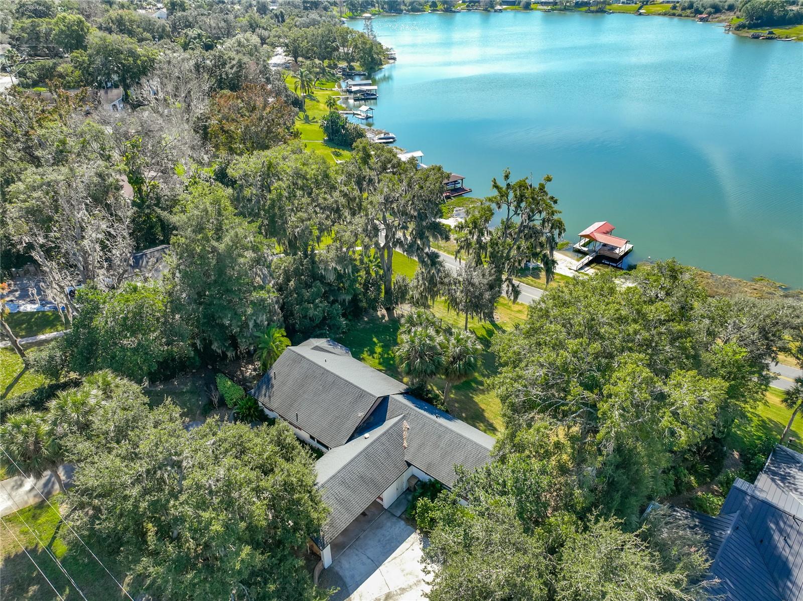 Listing photo 1 for 2400 Topping Pl