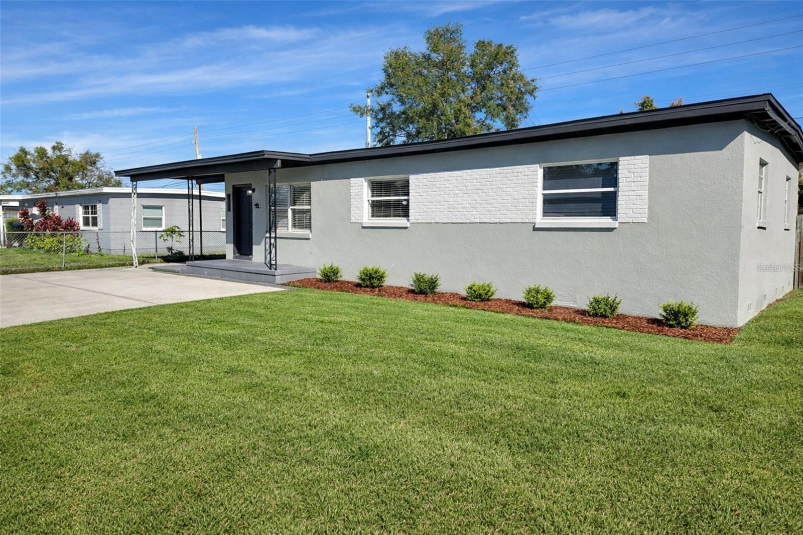 821 S SOLANDRA DRIVE