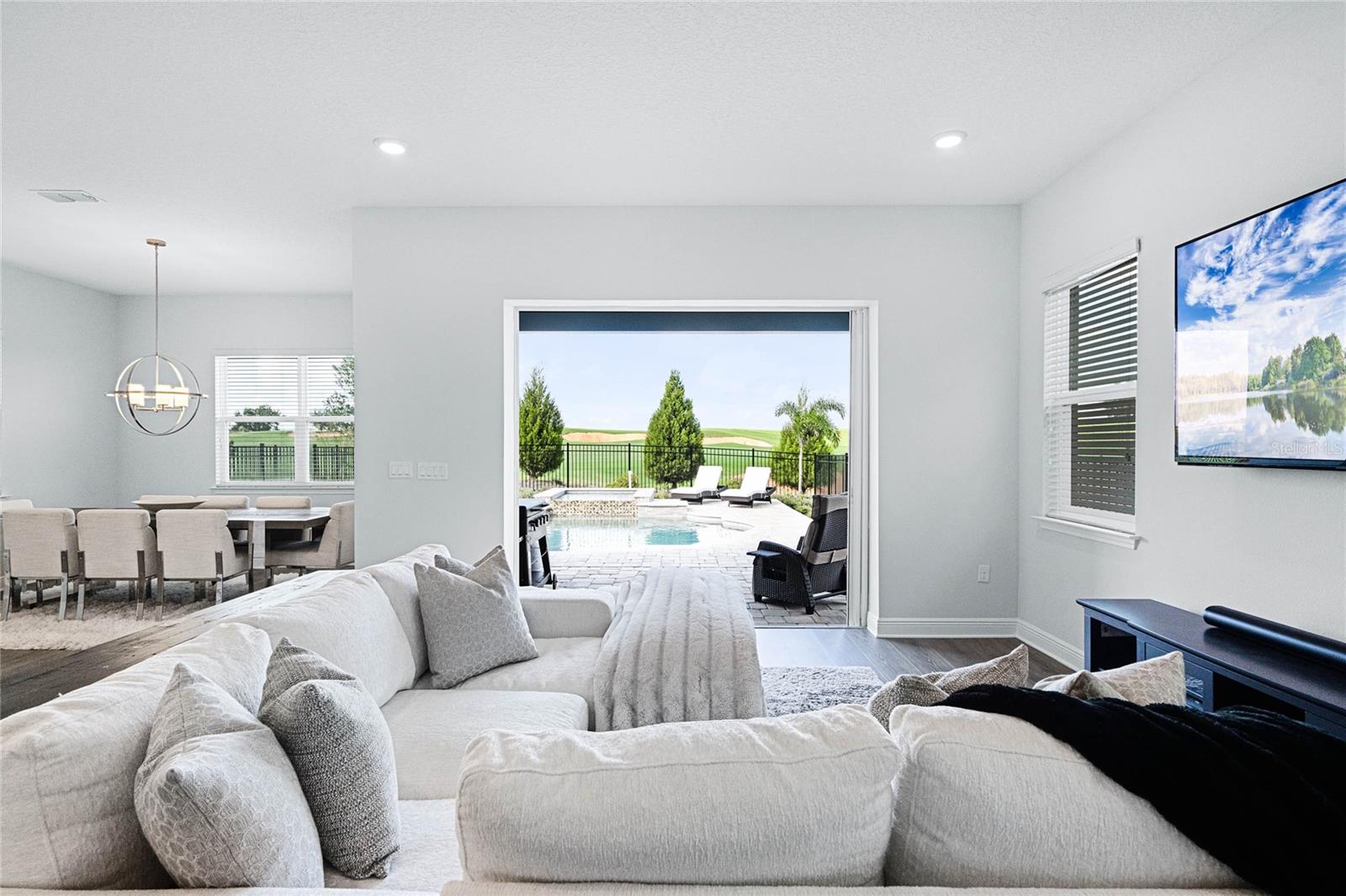 Listing photo 2 for 15734 Vetta Dr