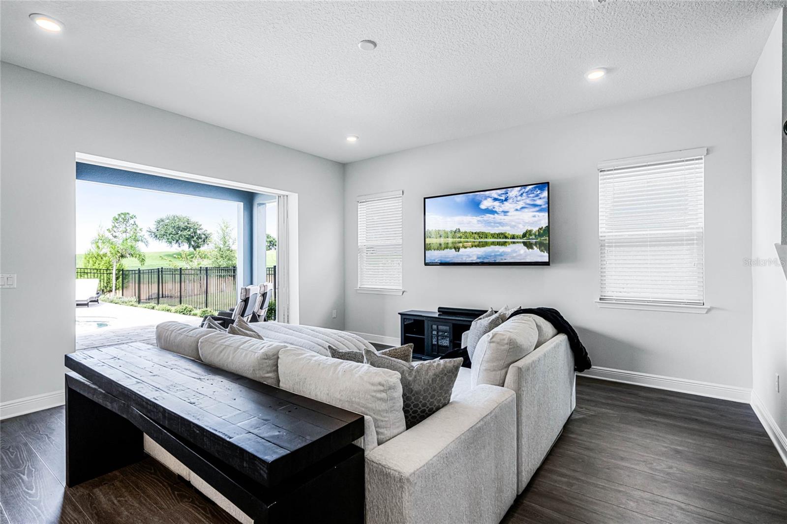 Listing photo 3 for 15734 Vetta Dr