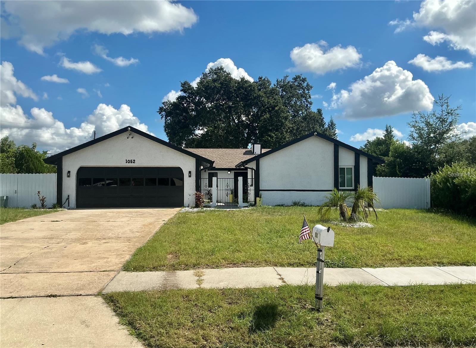 1052 MANCHESTER CIRCLE