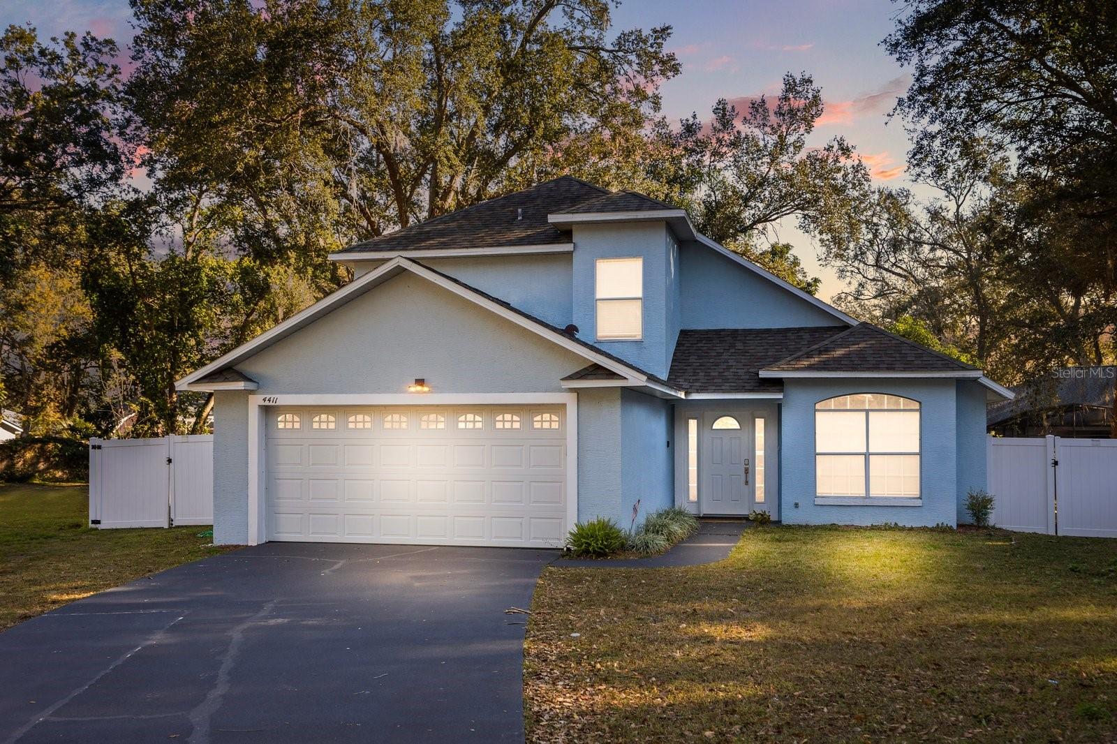 4411 WHITE OAK CIRCLE