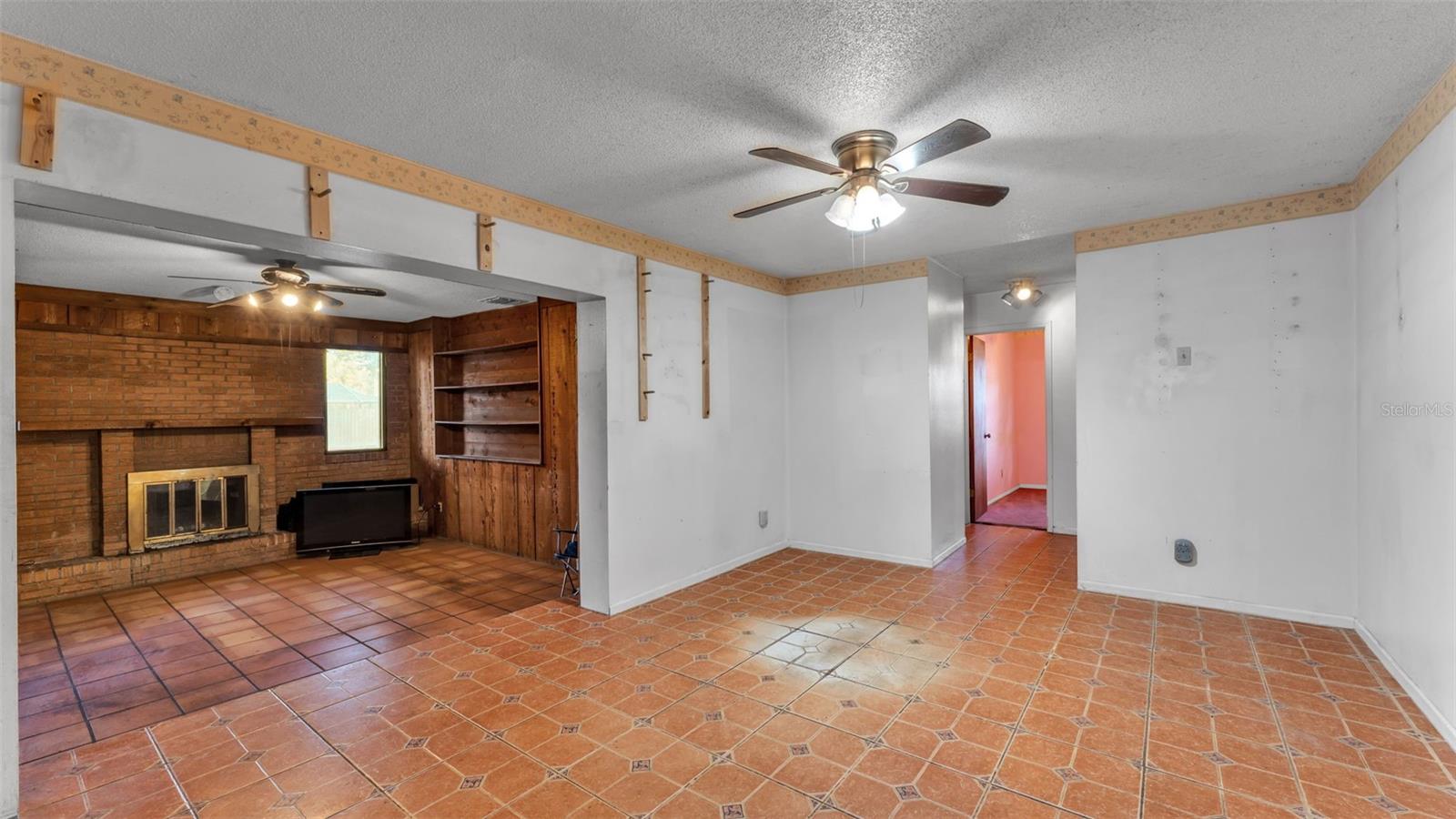 Listing photo 3 for 4104 E County Road 540a