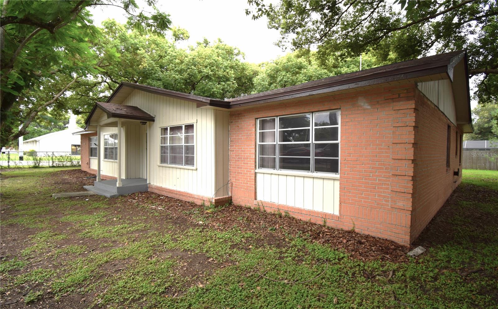 Listing photo 1 for 4104 E County Road 540a