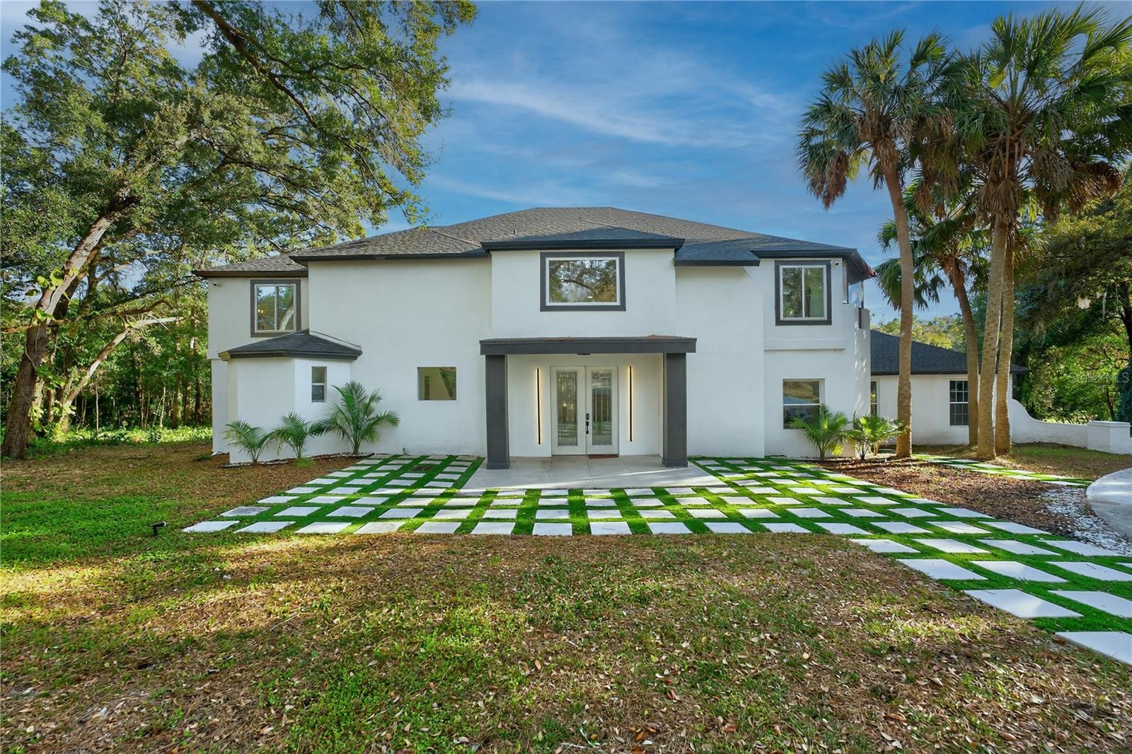 305 SWEETWATER CLUB CIRCLE