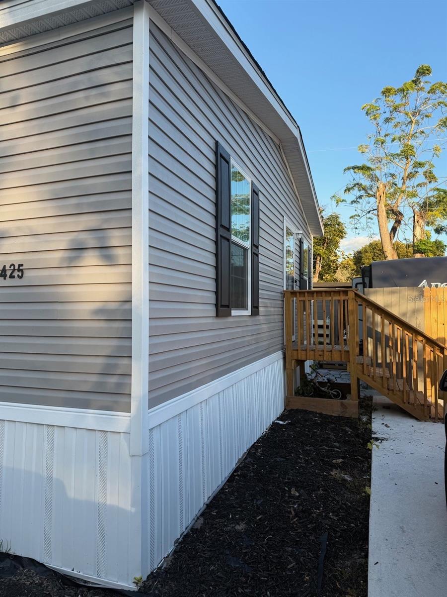 4425 MOBILAIRE DRIVE