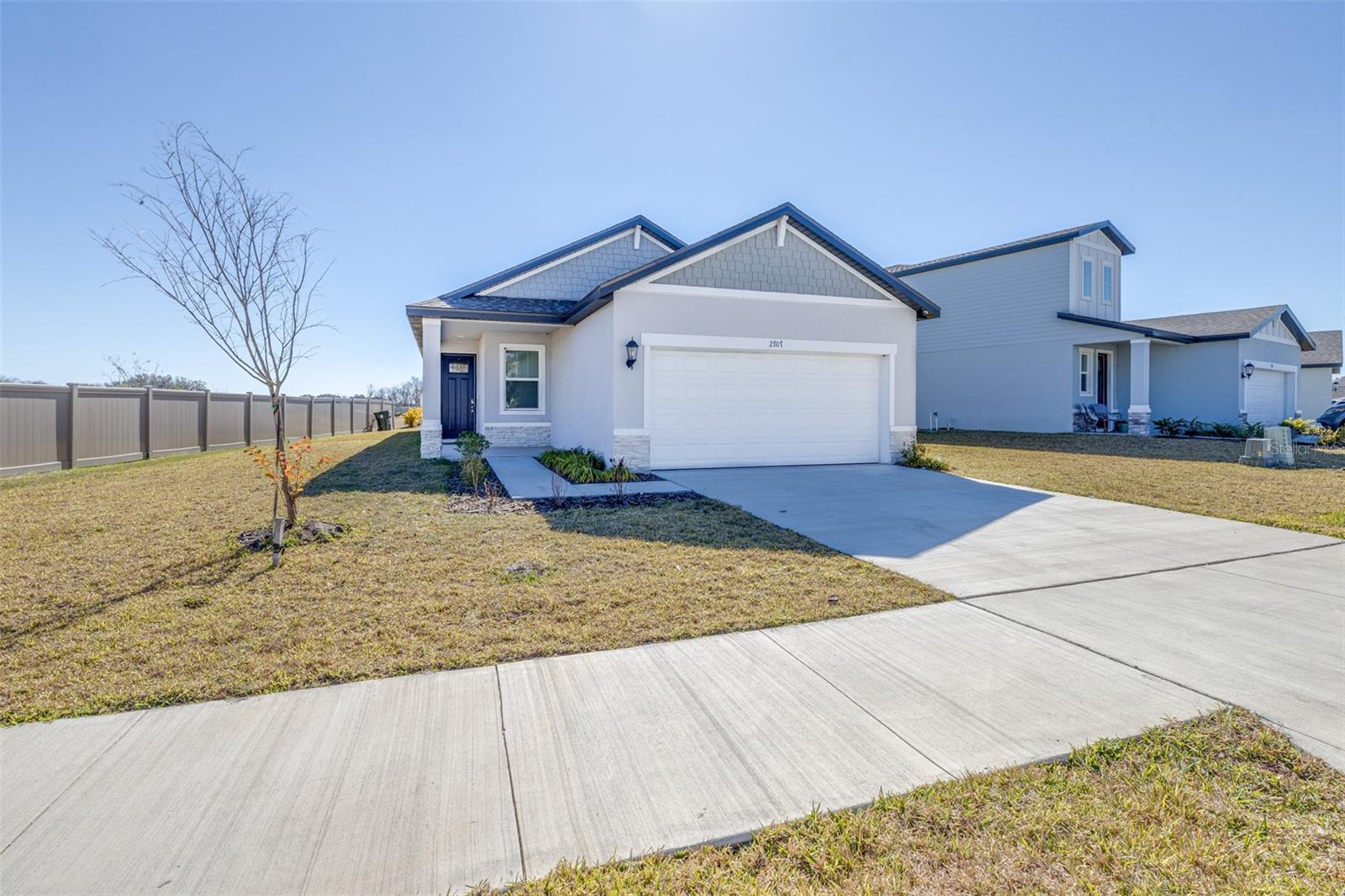Listing photo 2 for 2707 Virginia Pine Dr
