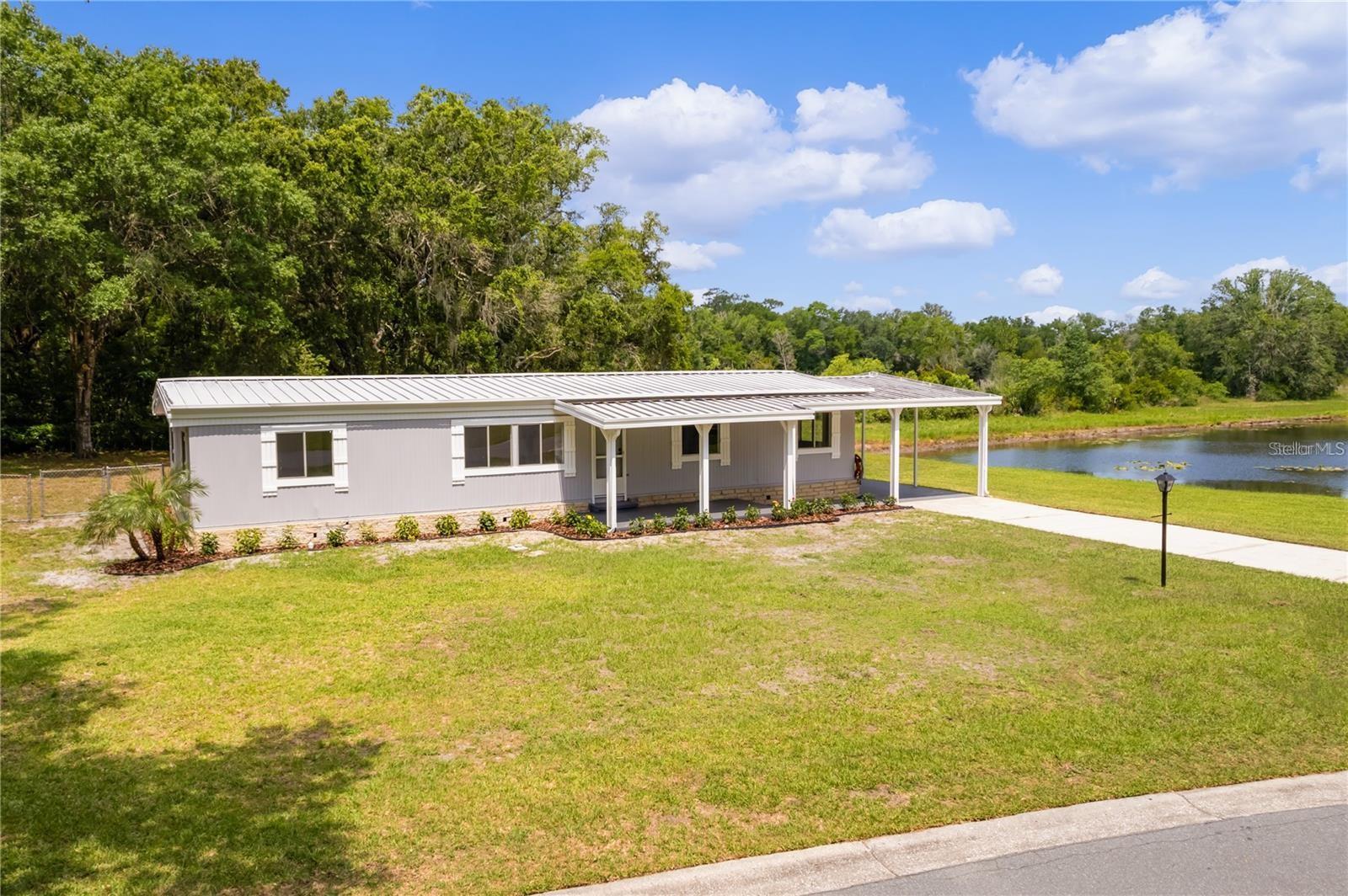 Listing photo 1 for 302 Ivanhoe Cir
