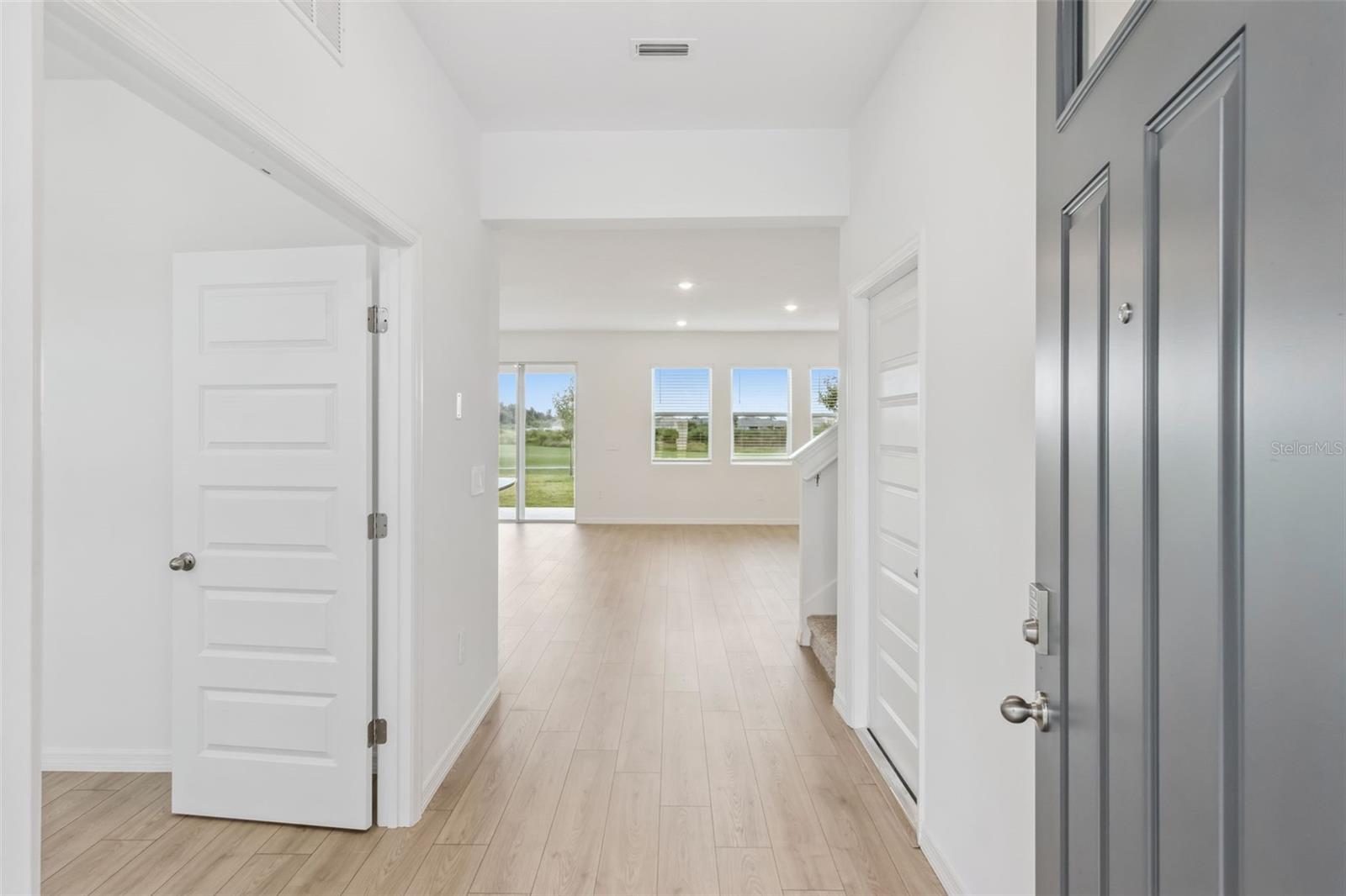 Listing photo 3 for 5384 Cloudberry Ave