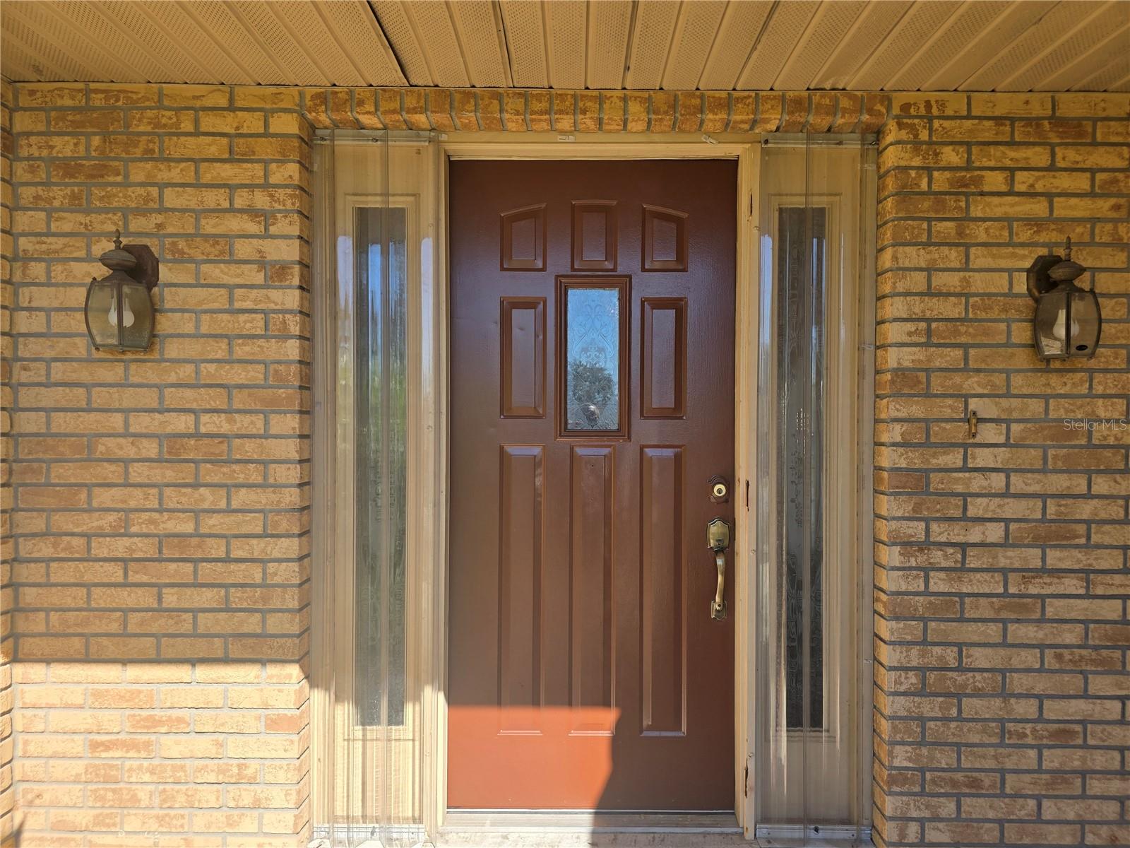 Listing photo 3 for 707 Cambridge Way