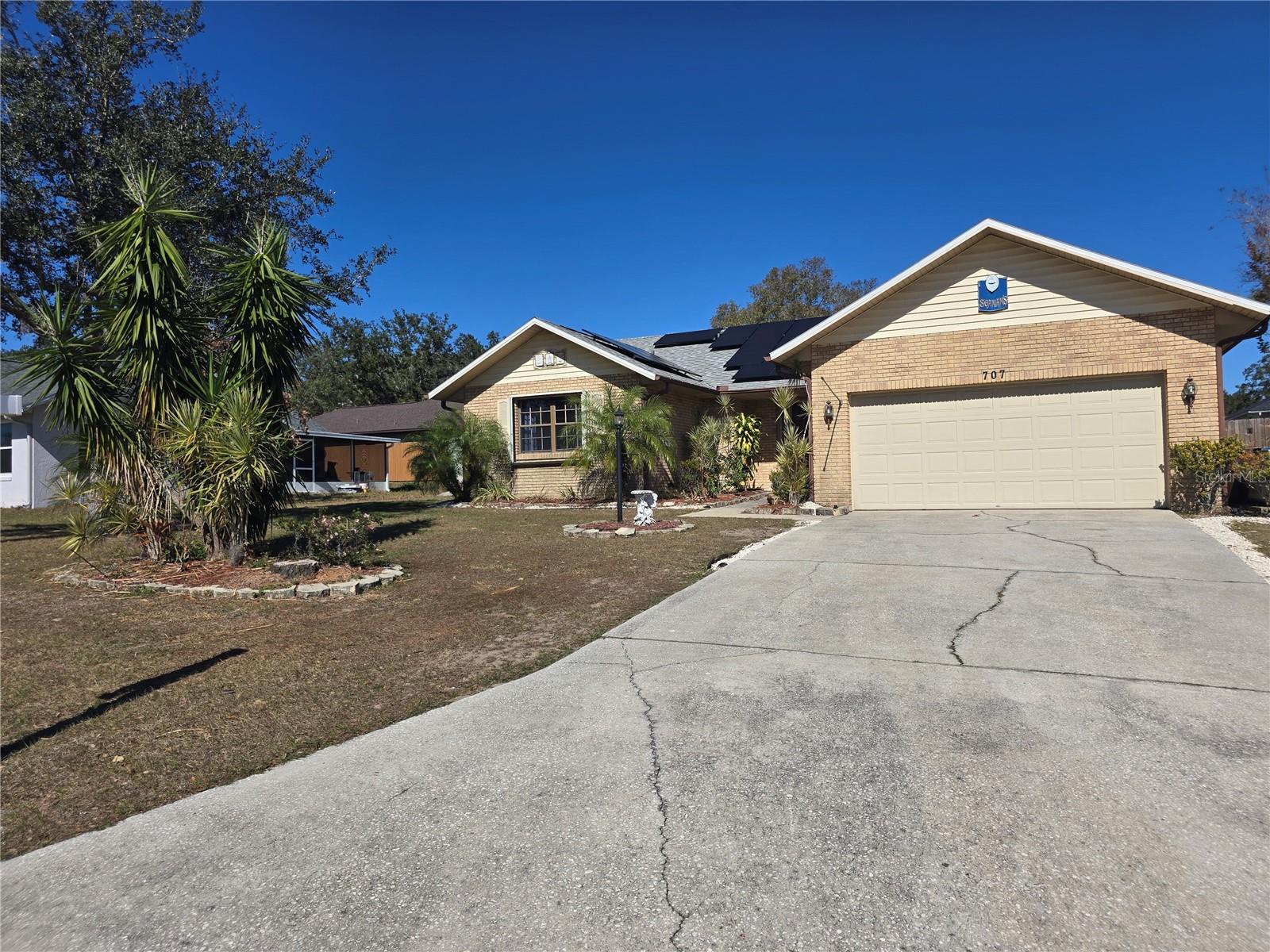 Listing photo 1 for 707 Cambridge Way