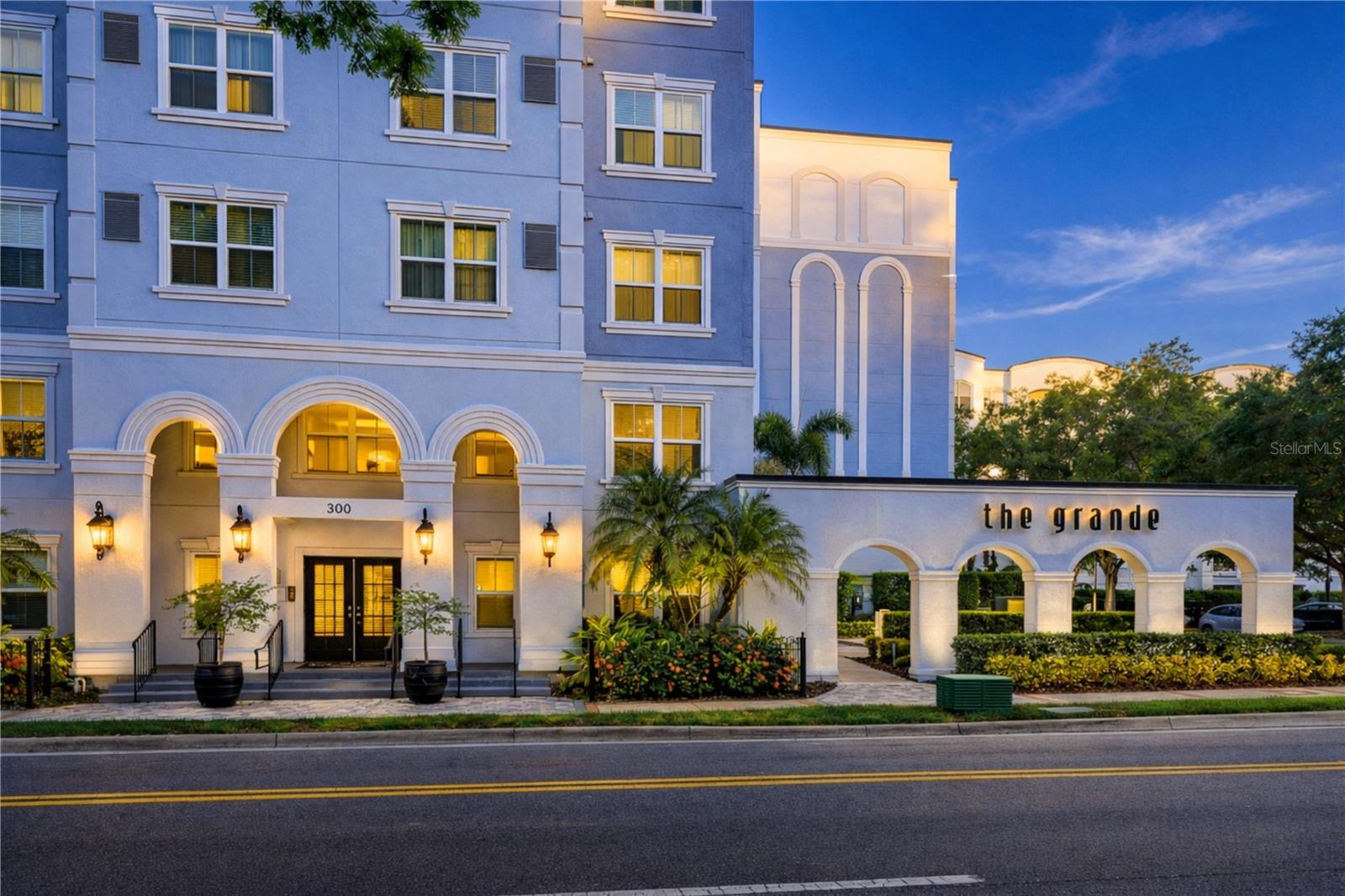 204 E SOUTH STREET Unit 6052