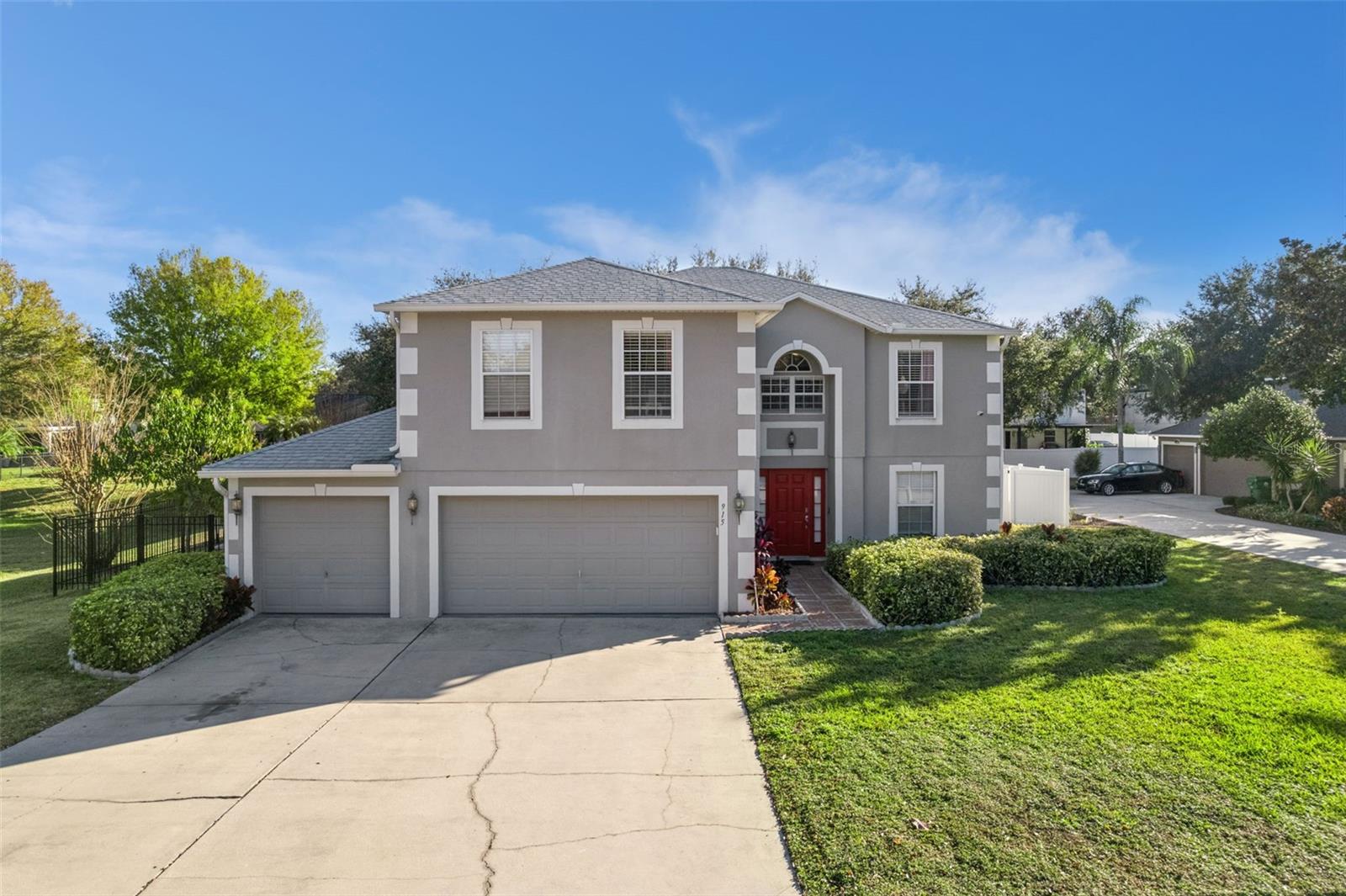 915 WESTCLIFFE DRIVE