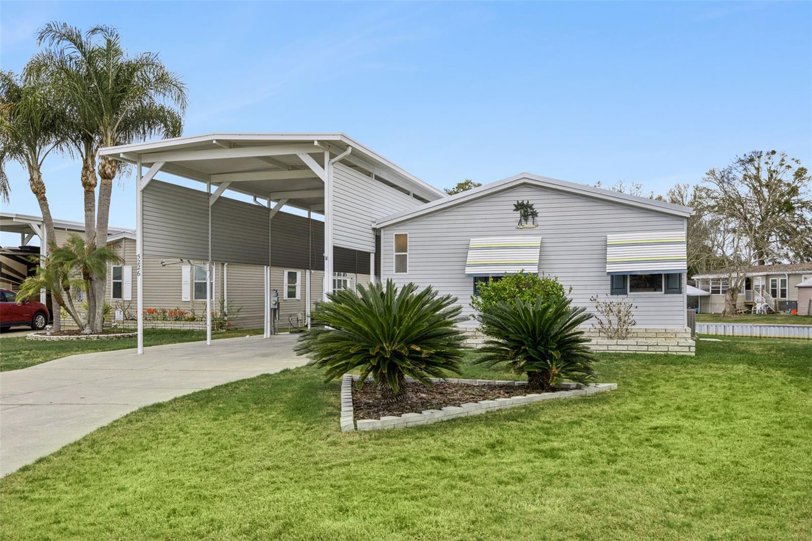 Listing photo 3 for 5226 Island View Cir N