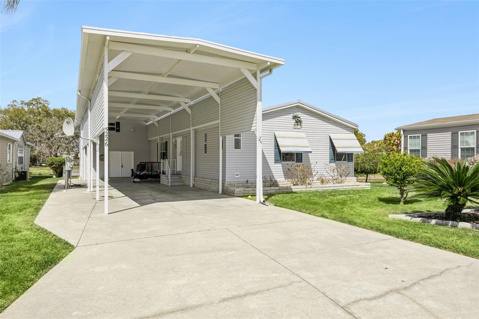 Listing photo 1 for 5226 Island View Cir N