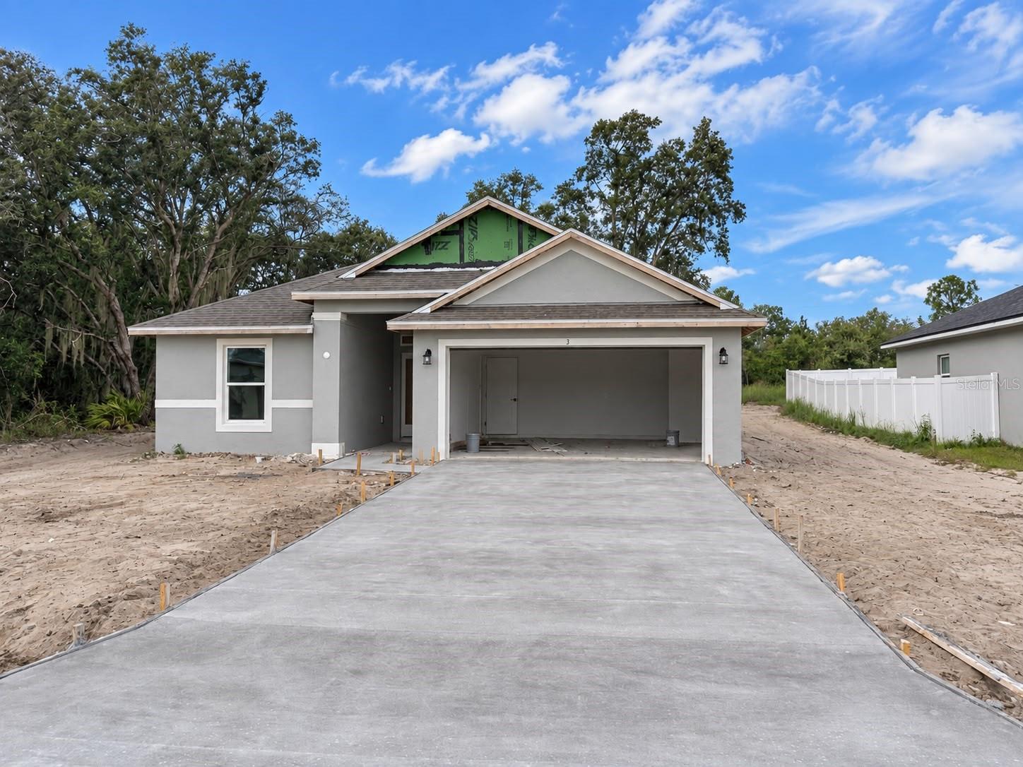 Listing photo 1 for 3 Willow Ln