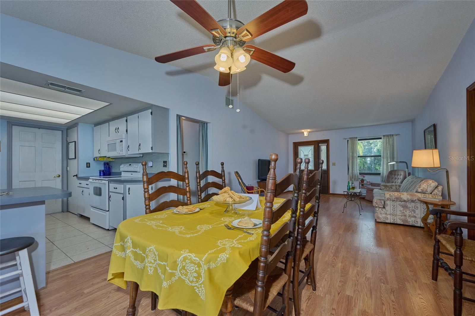 Listing photo 2 for 4220 Oleander Dr