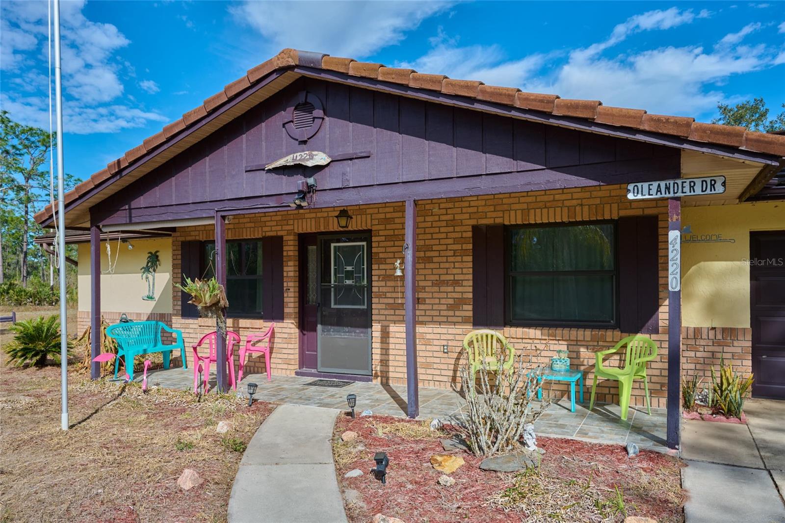 Listing photo 1 for 4220 Oleander Dr