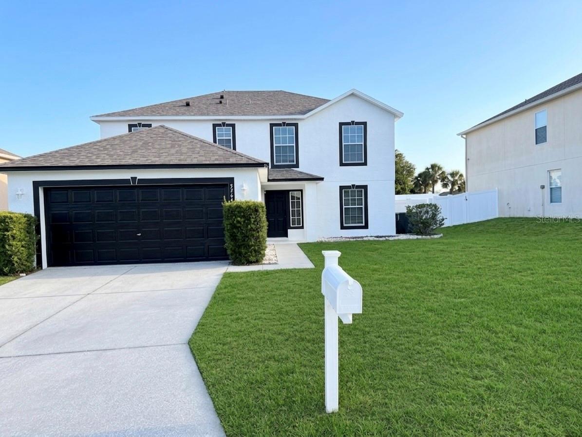 Listing photo 1 for 5764 Royal Hills Cir