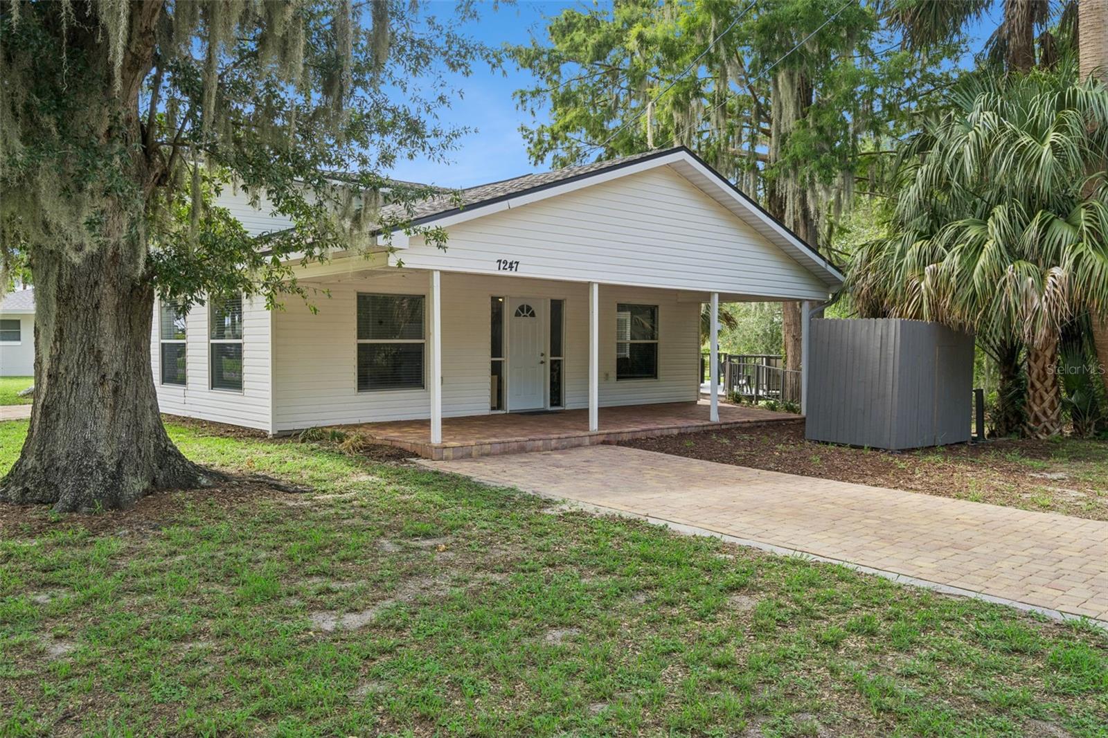 Listing photo 2 for 7247 Treasure Island Rd