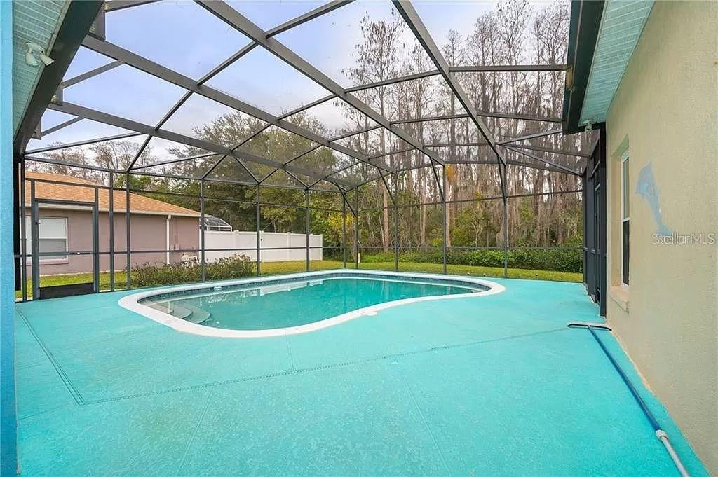 Listing photo 3 for 519 Pinehurst Cv