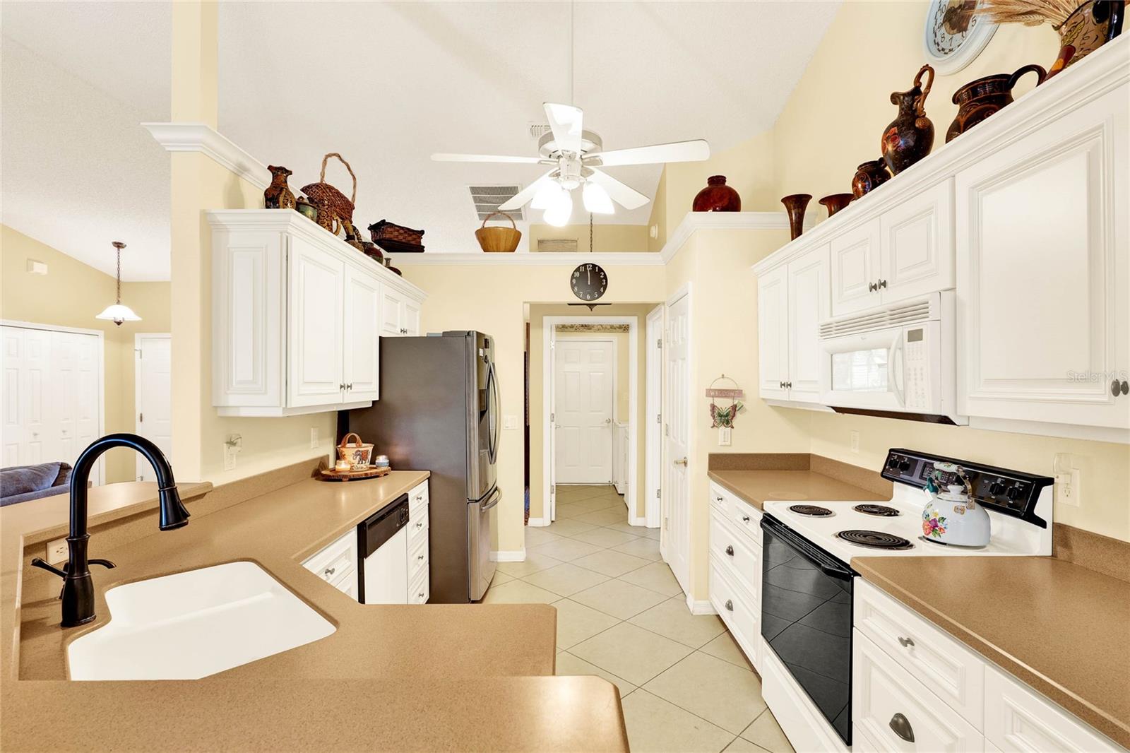 Listing photo 3 for 4721 Tara View Road