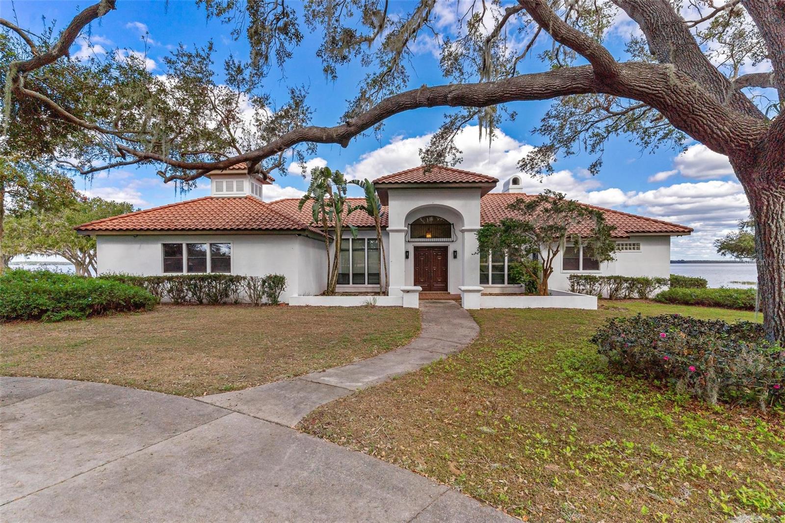 Listing photo 1 for 38230 Yale Cir