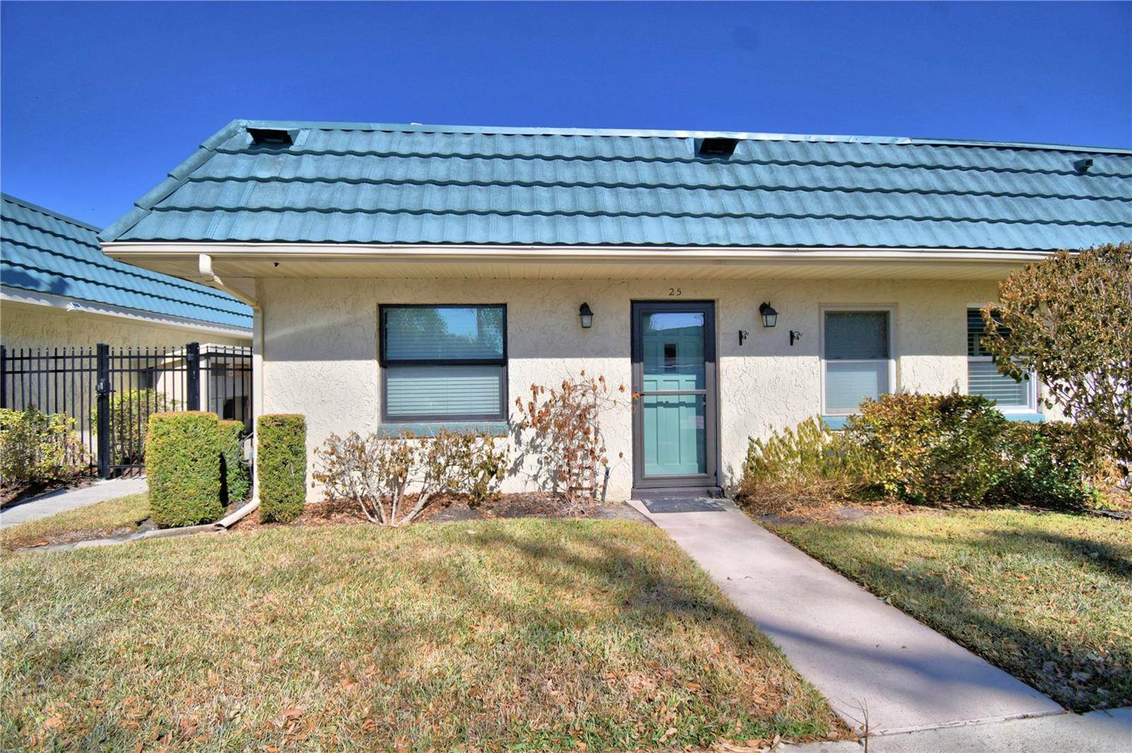 Listing photo 1 for 345 24th St Nw #25