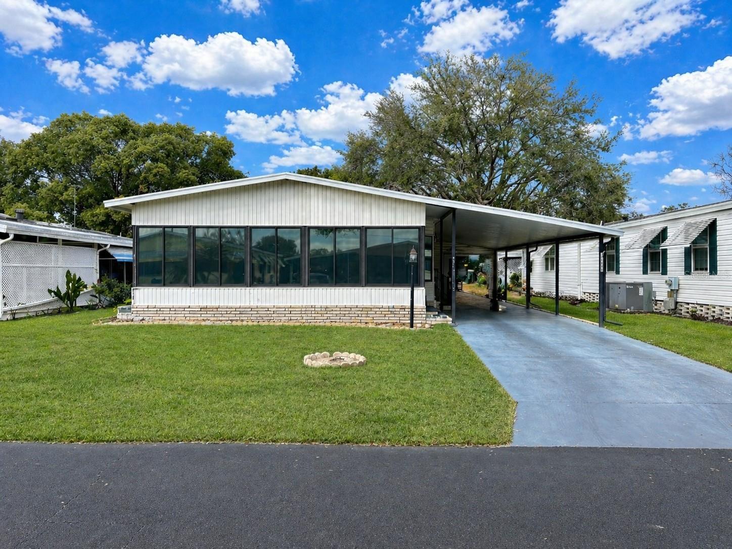 Listing photo 1 for 6081 Southern Oaks Dr Se