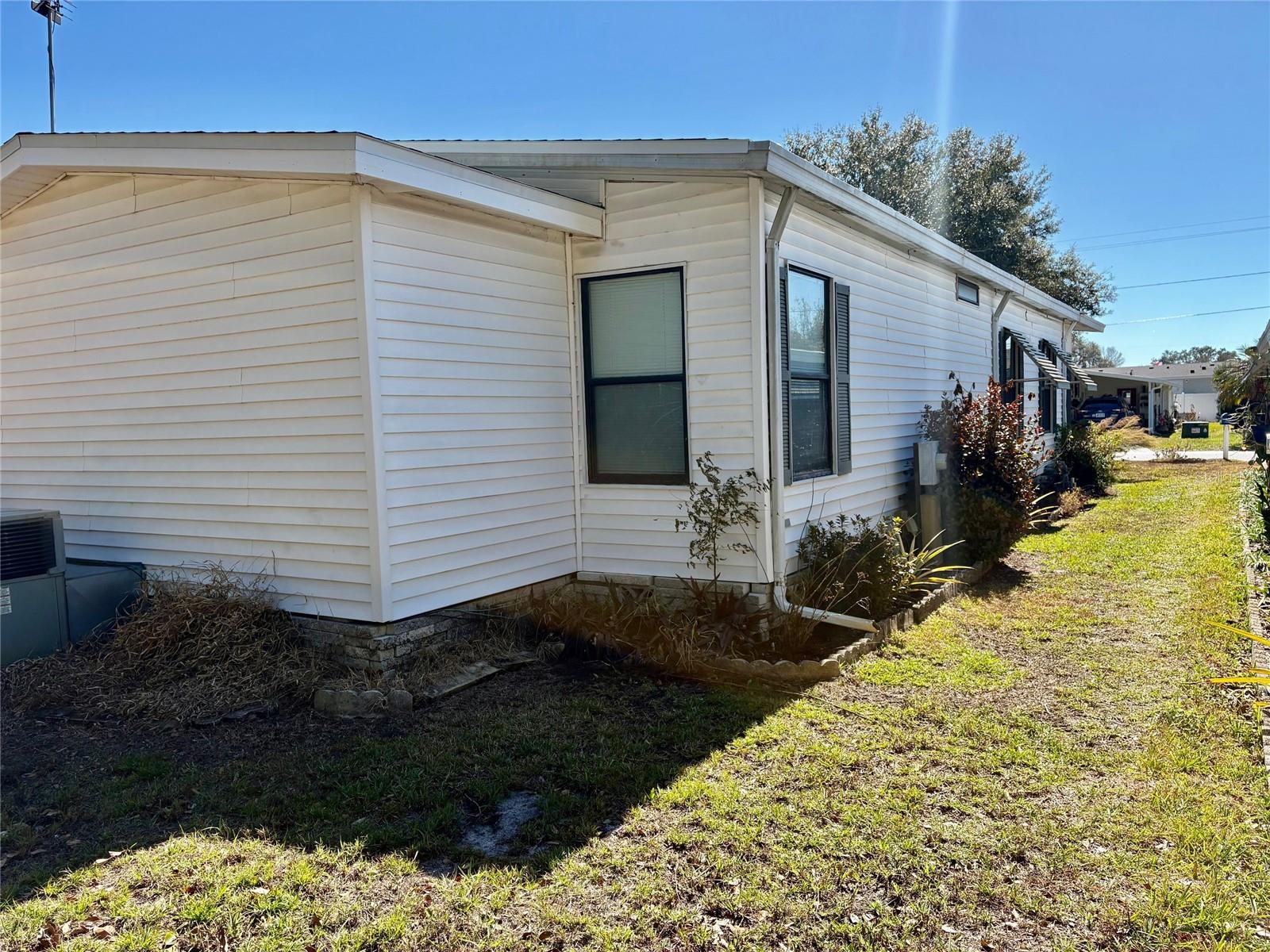 Listing photo 3 for 6081 Southern Oaks Dr Se