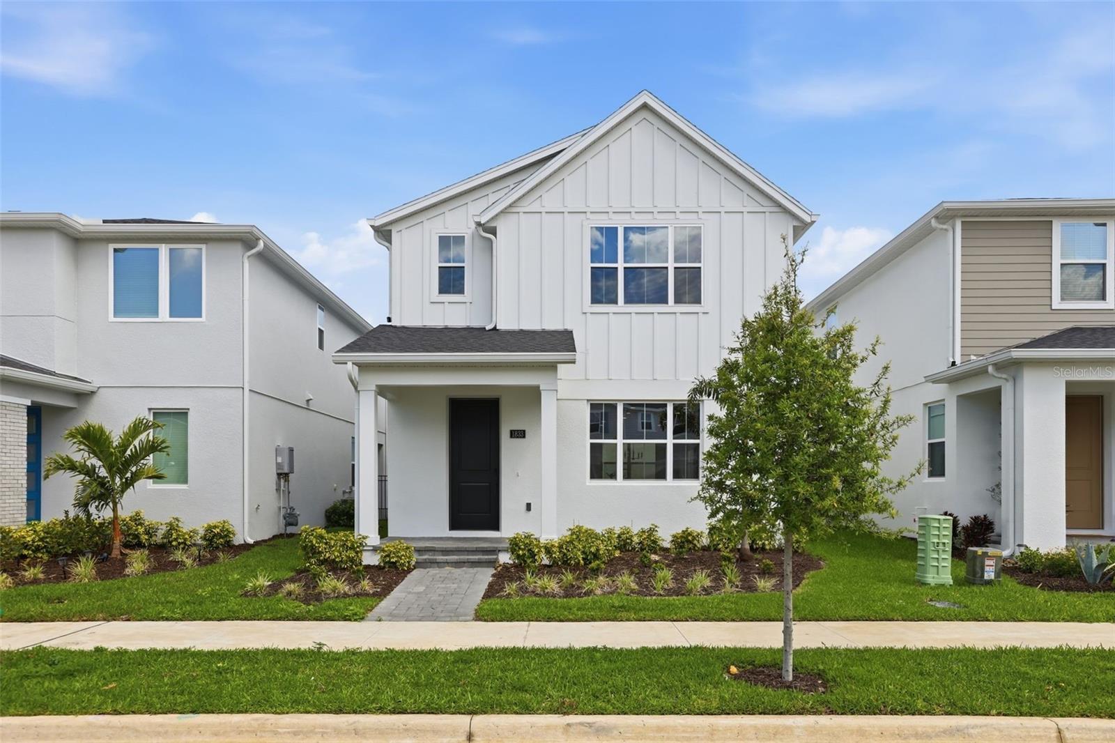 1833 CROWNCREST DRIVE