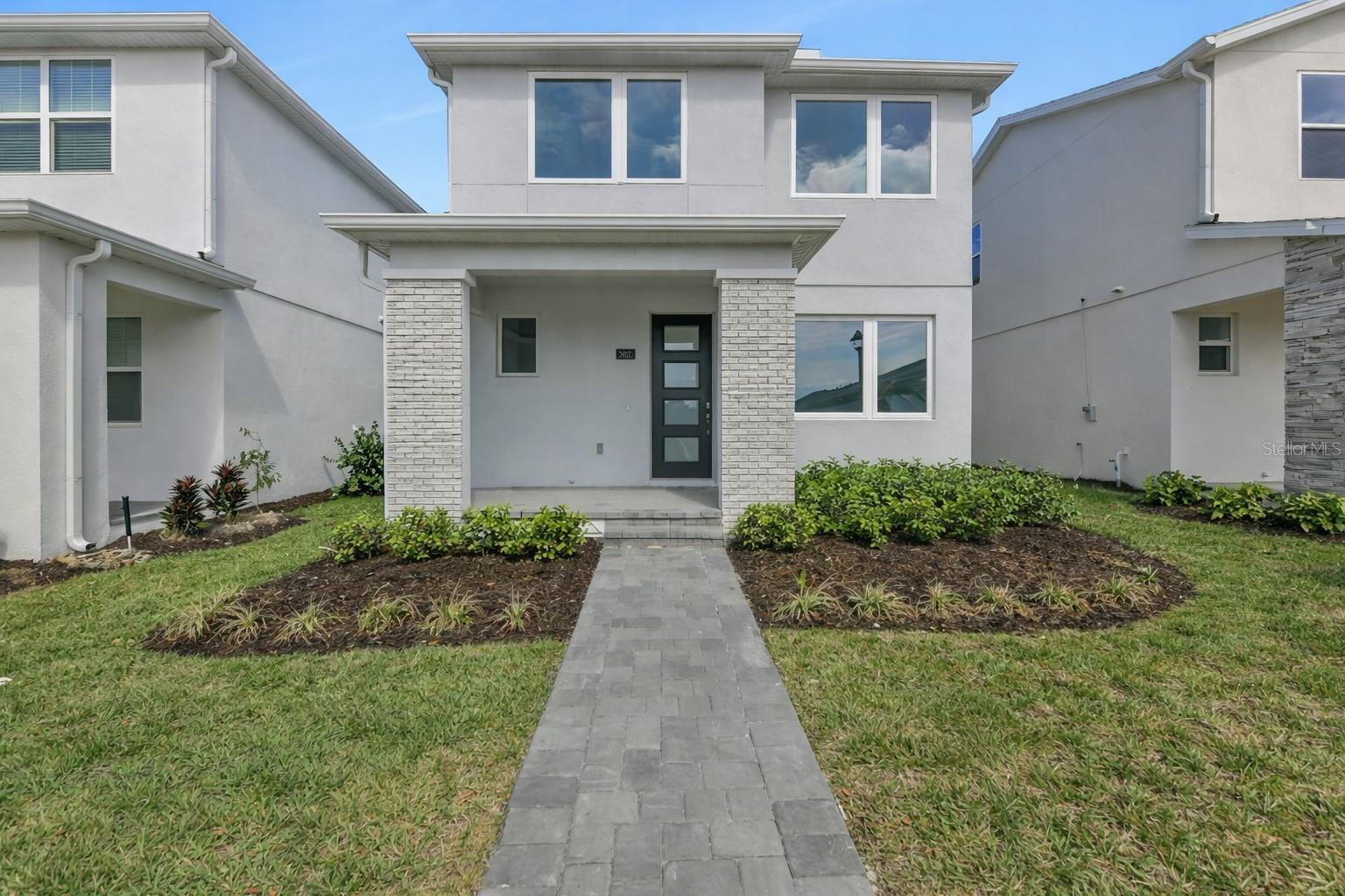 1821 CROWNCREST DRIVE