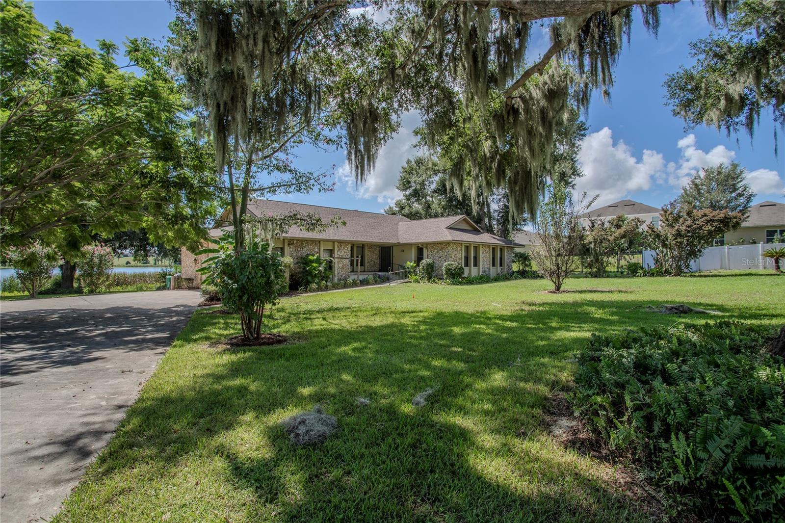 Listing photo 1 for 13 Hermosa Dr
