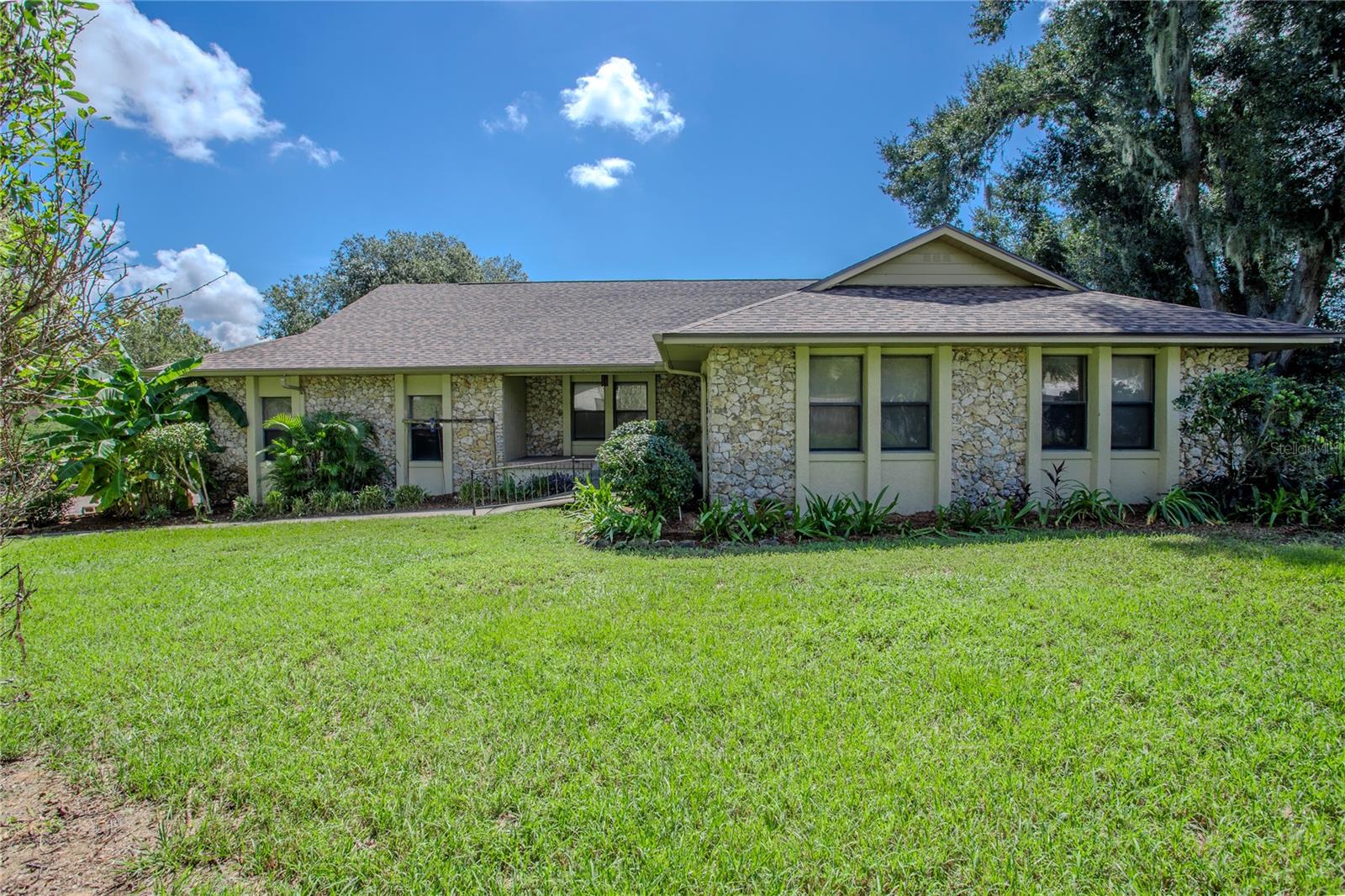 Listing photo 3 for 13 Hermosa Dr