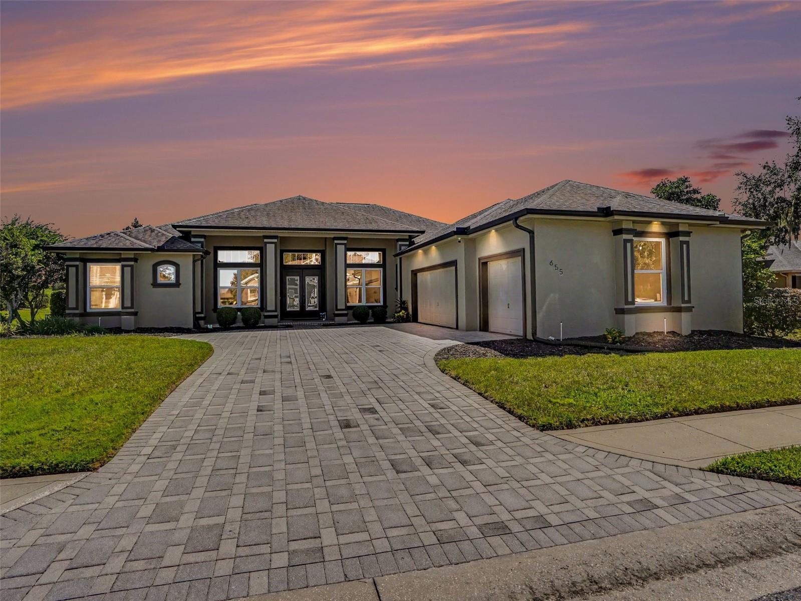 Listing photo 2 for 655 Whisper Woods Dr