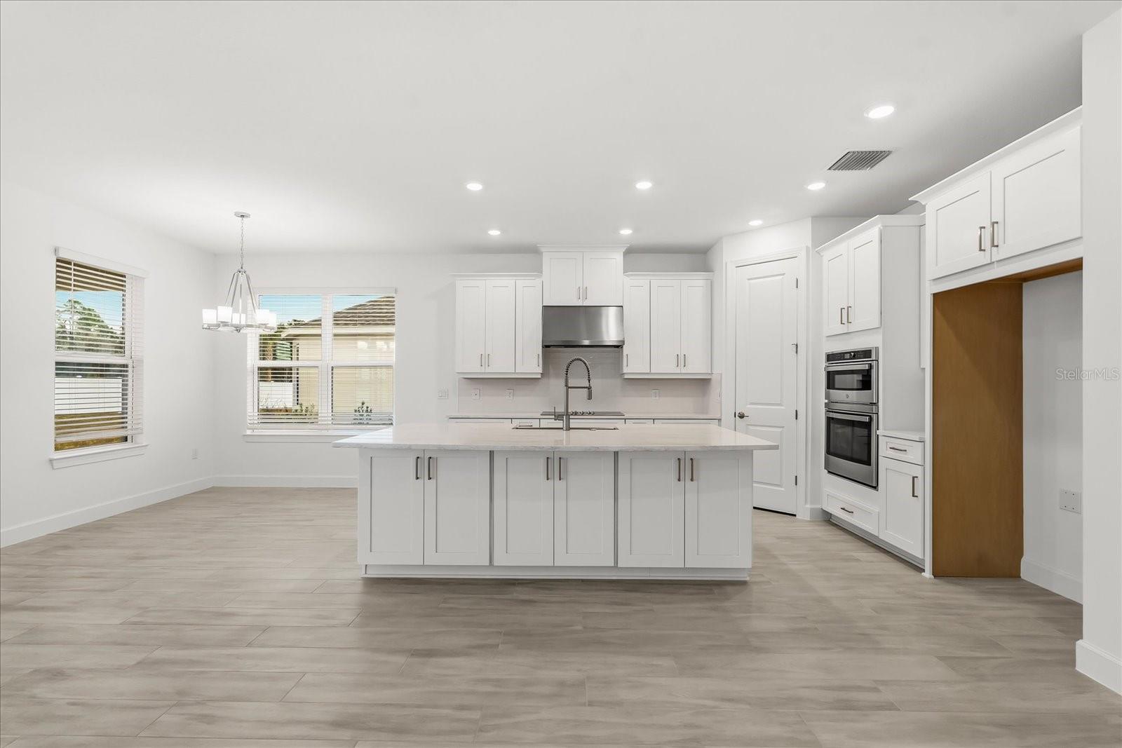 Listing photo 3 for 4240 Barbuda Ln