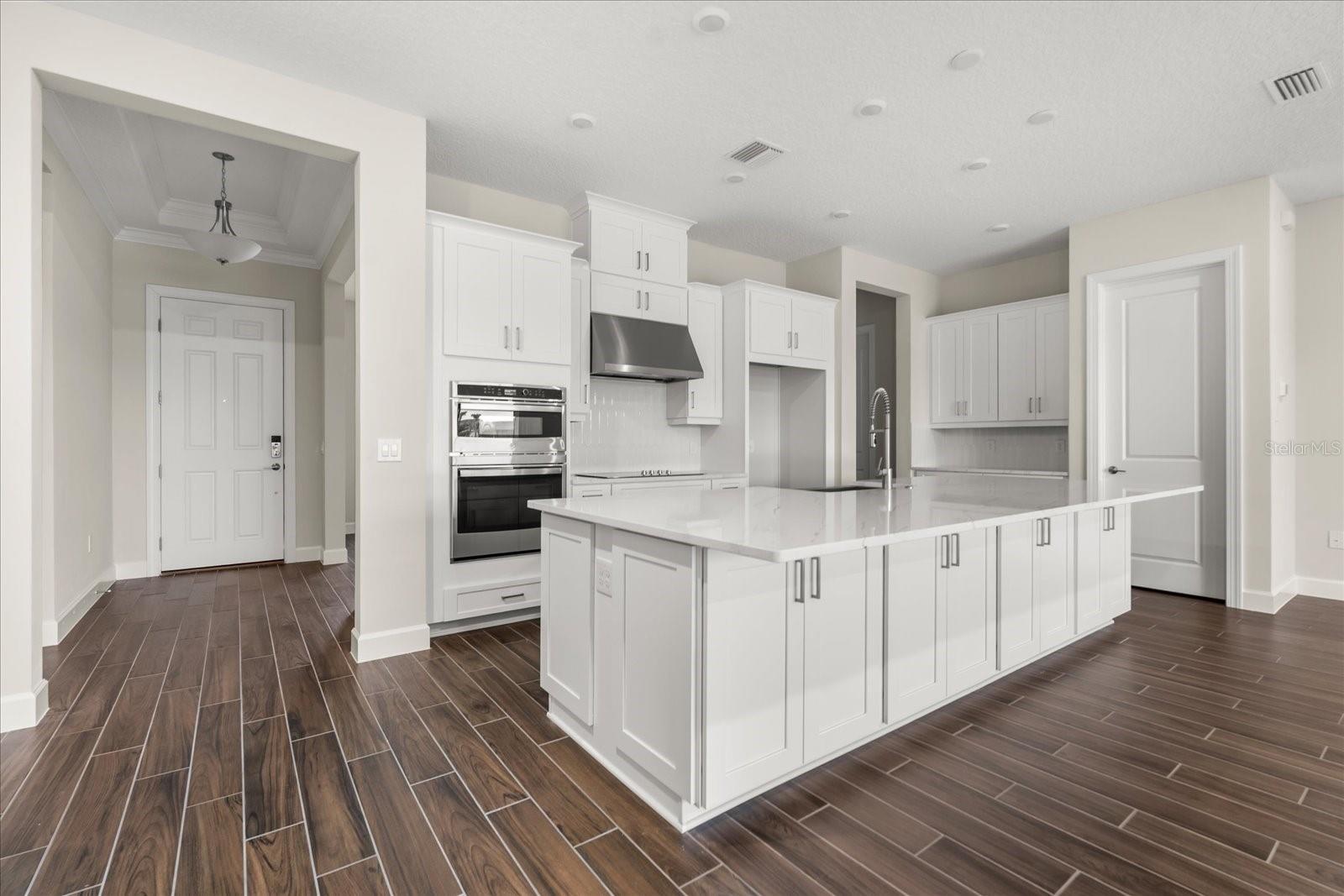 Listing photo 3 for 5683 Nevis Ter