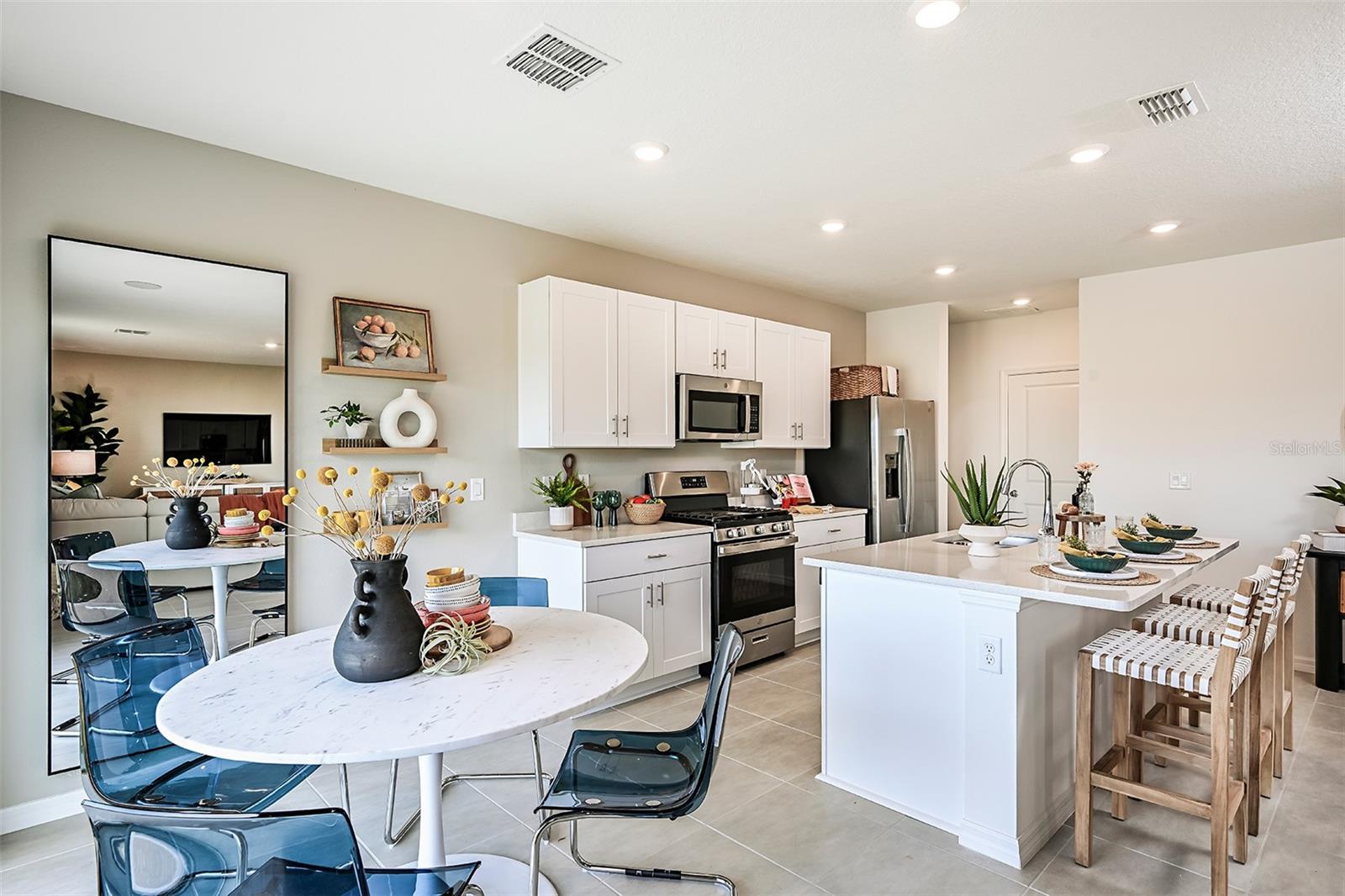 Listing photo 3 for 7677 Gemstone St