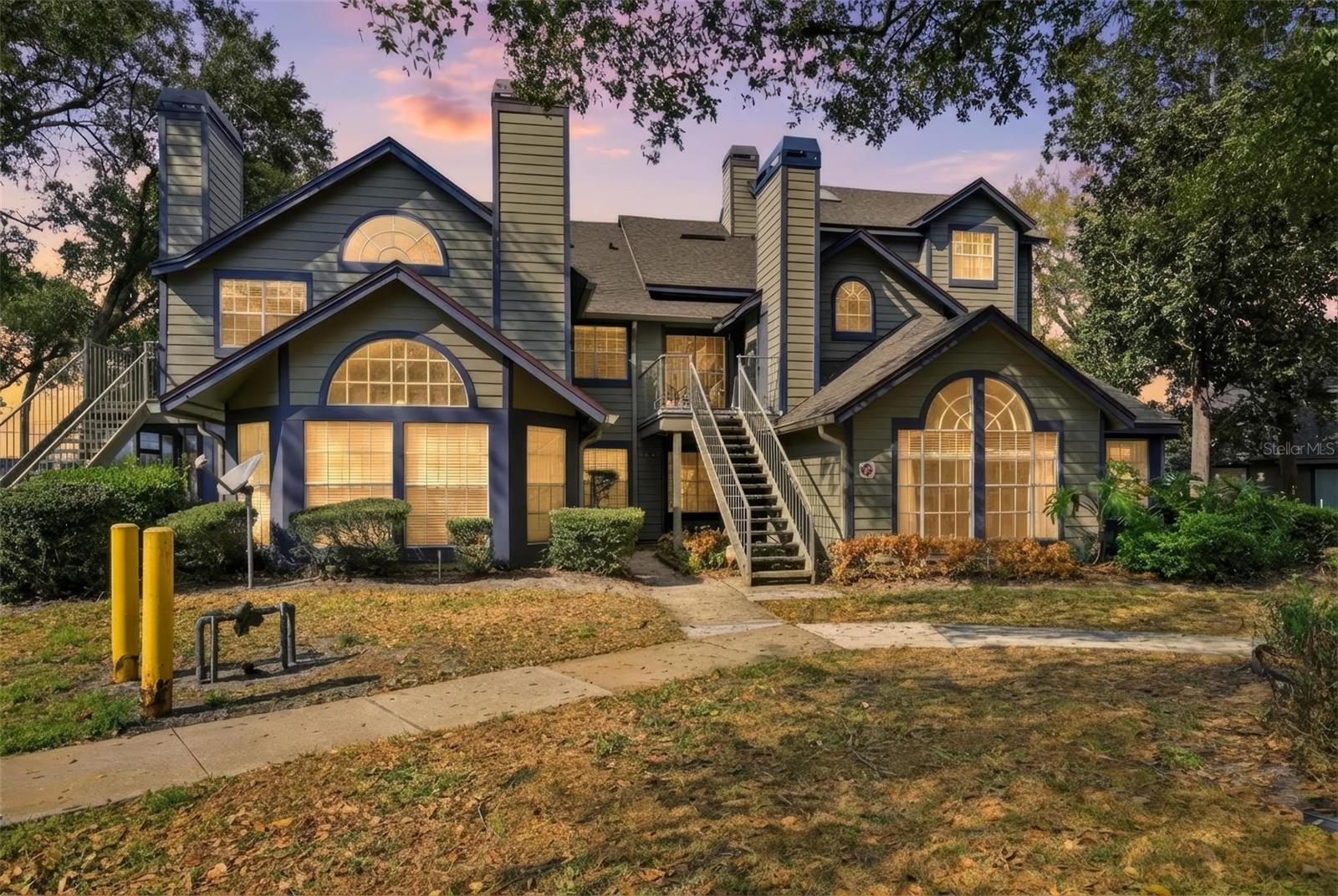 966 HELMSLEY COURT Unit 100