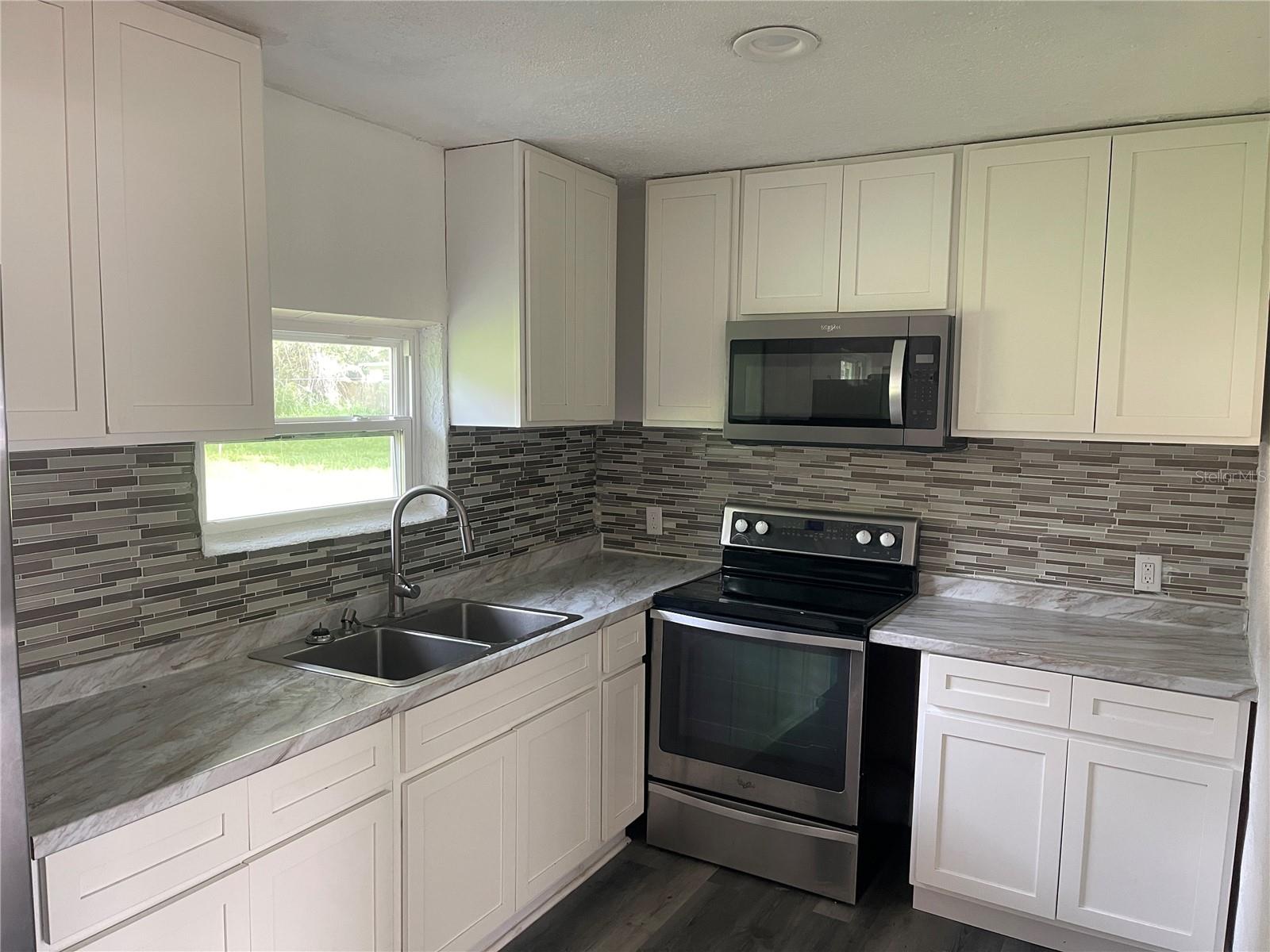 Listing photo 2 for 1701 36th St Nw