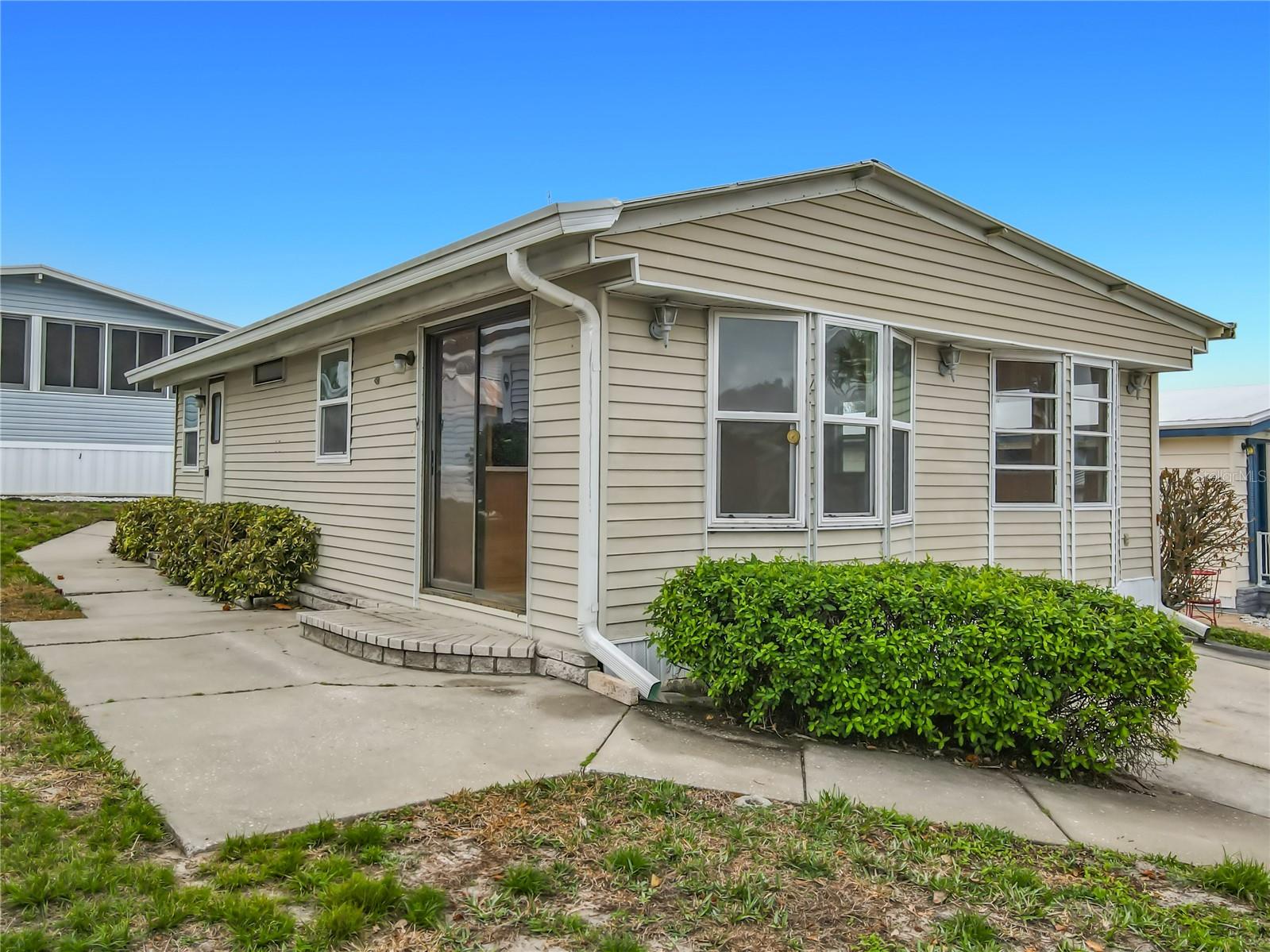 Listing photo 2 for 9705 Lake Bess Rd #715