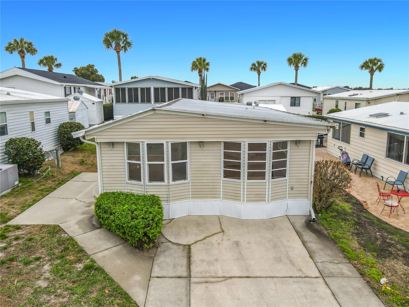 Listing photo 1 for 9705 Lake Bess Rd #715
