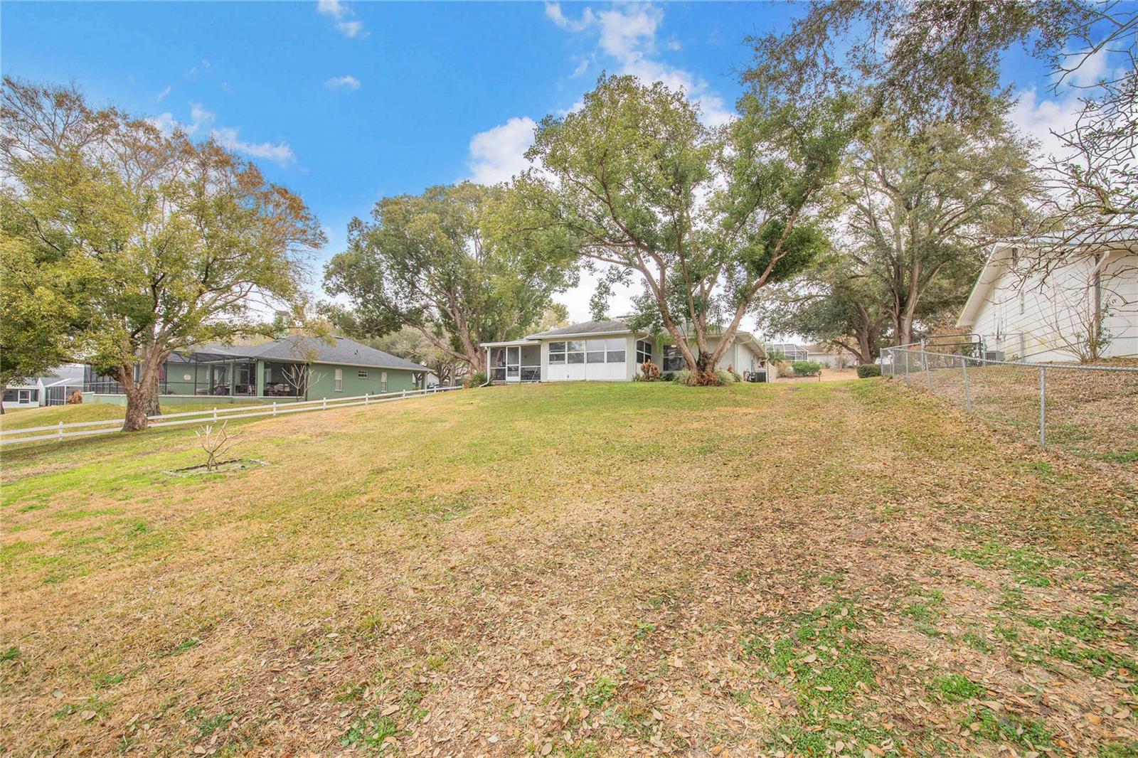 Listing photo 2 for 194 S Lake Mariam Dr