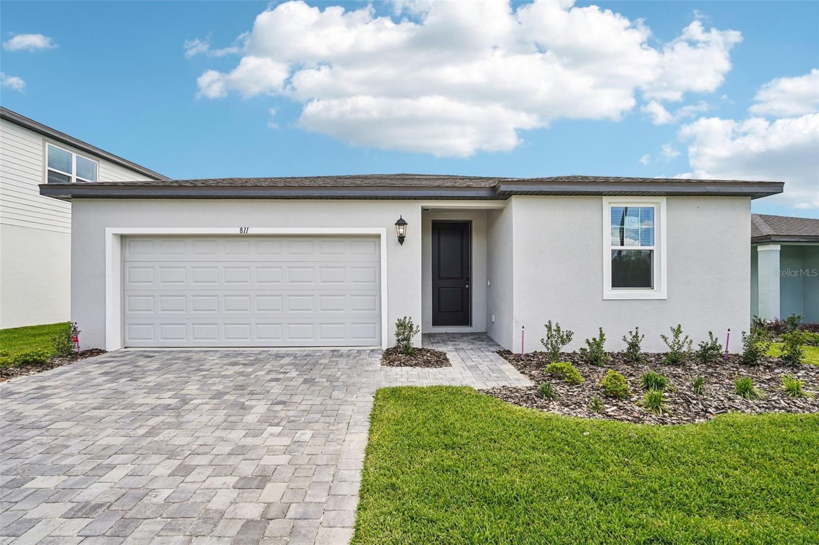 Listing photo 1 for 811 Sunshower Dr