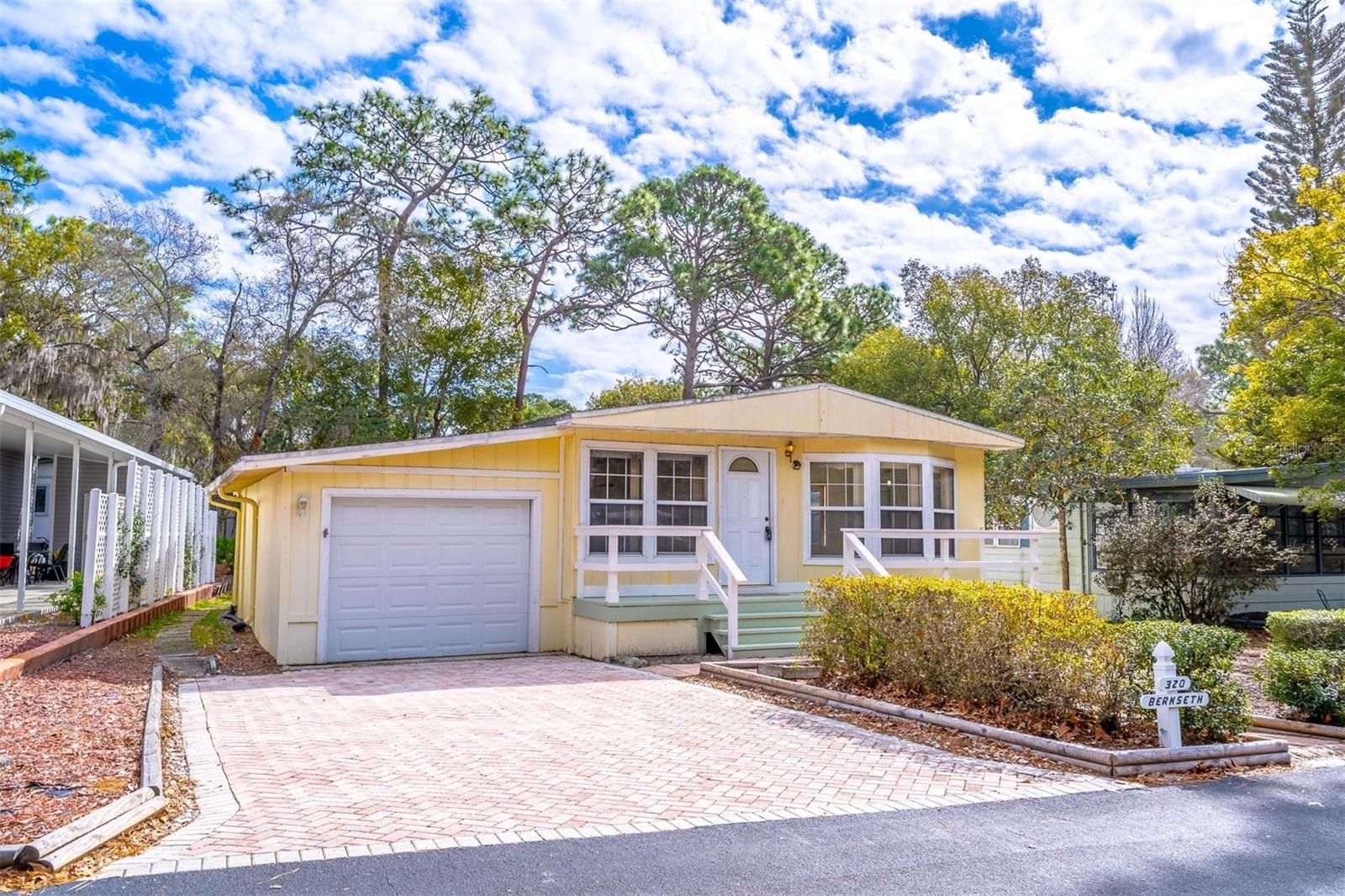 320 N FOREST BOULEVARD