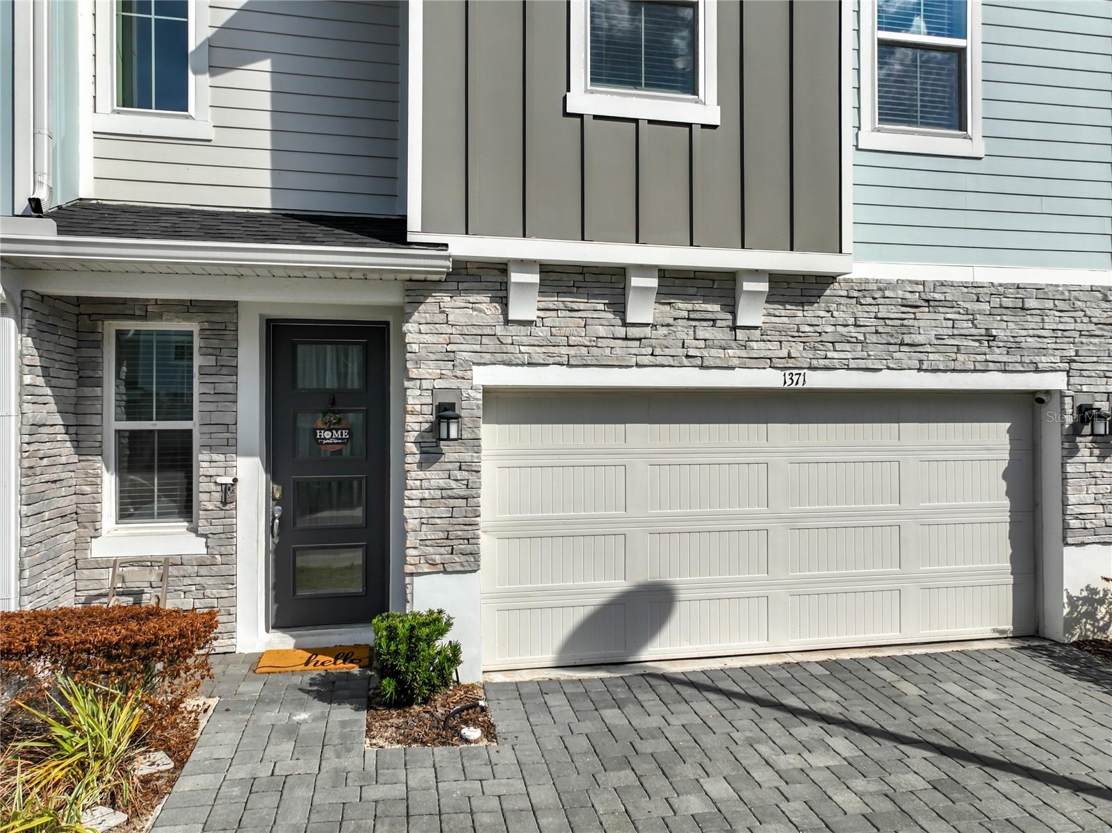 Listing photo 2 for 1371 Captiva Cv