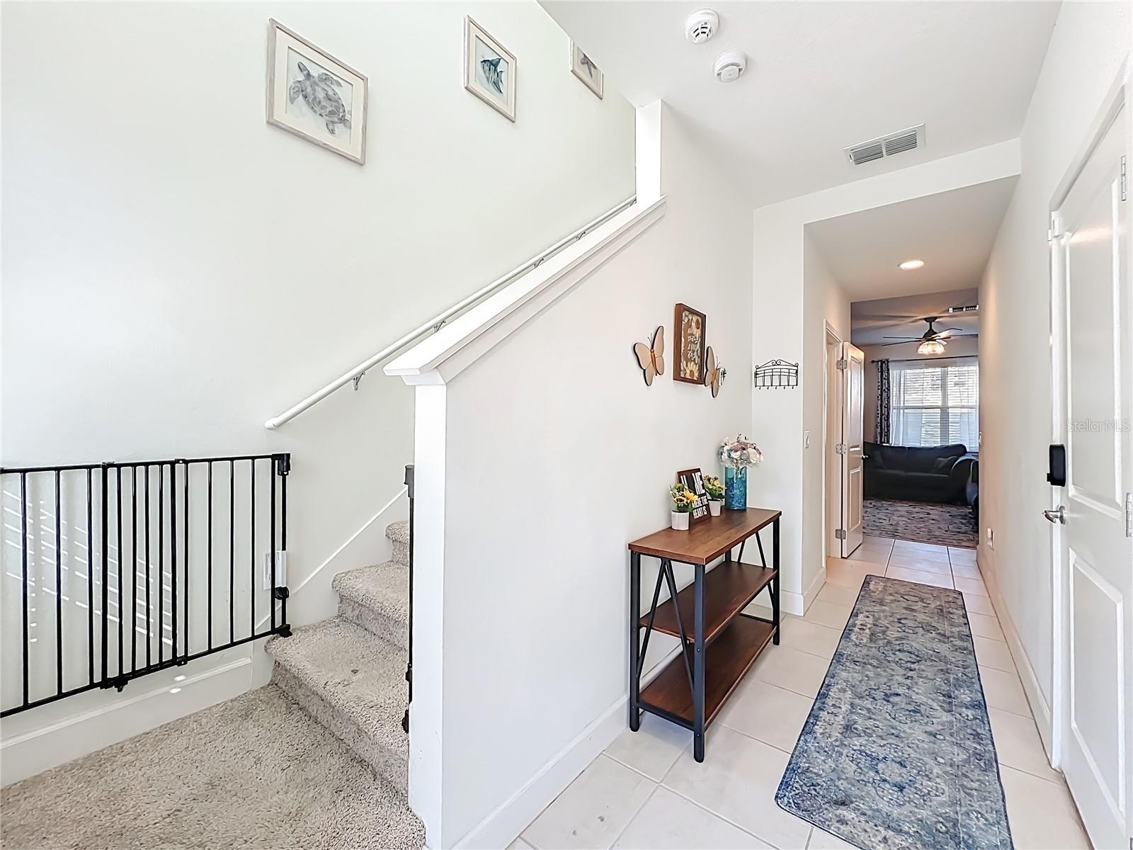 Listing photo 3 for 1371 Captiva Cv