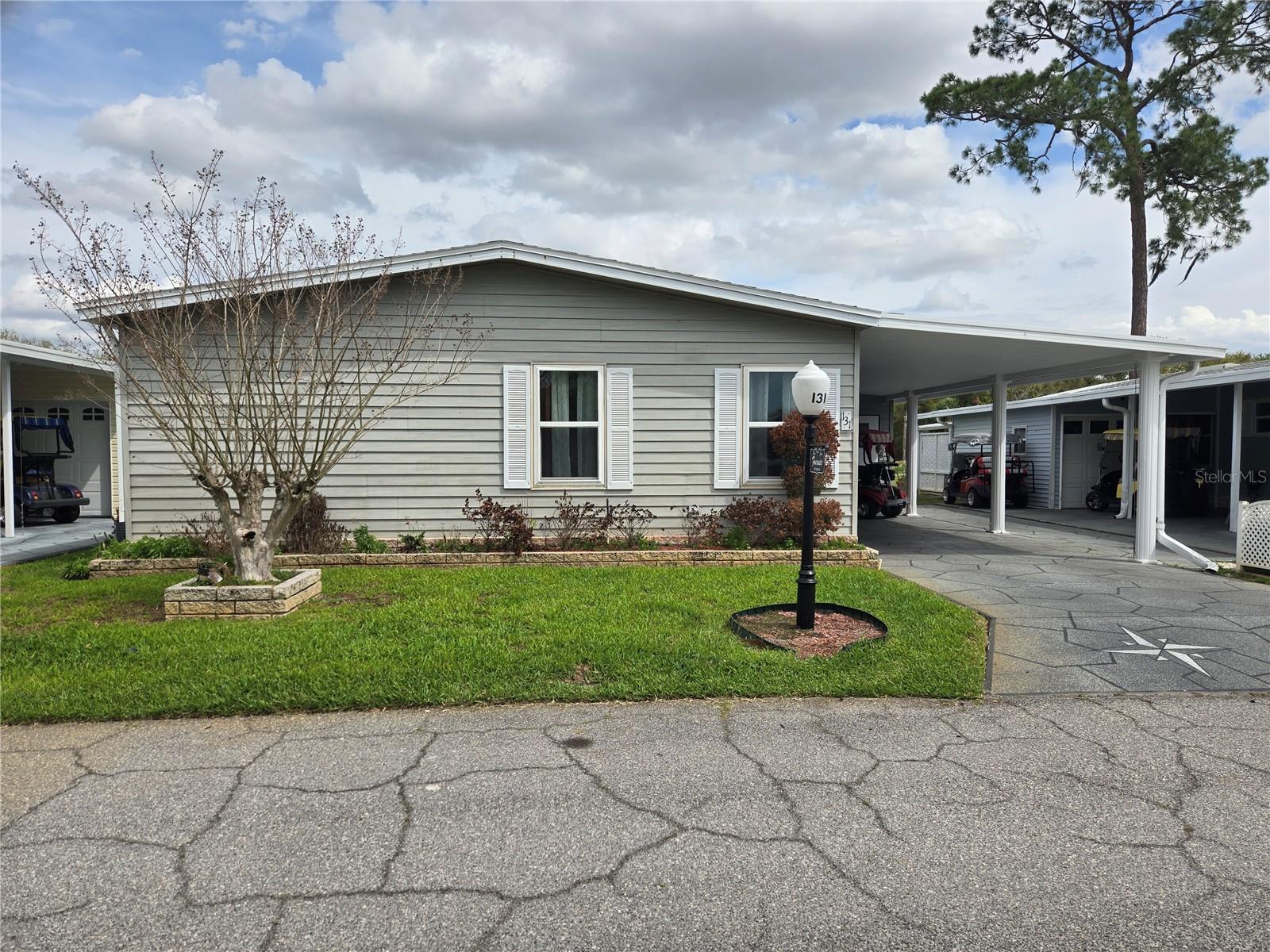 Listing photo 1 for 131 Victoria Dr