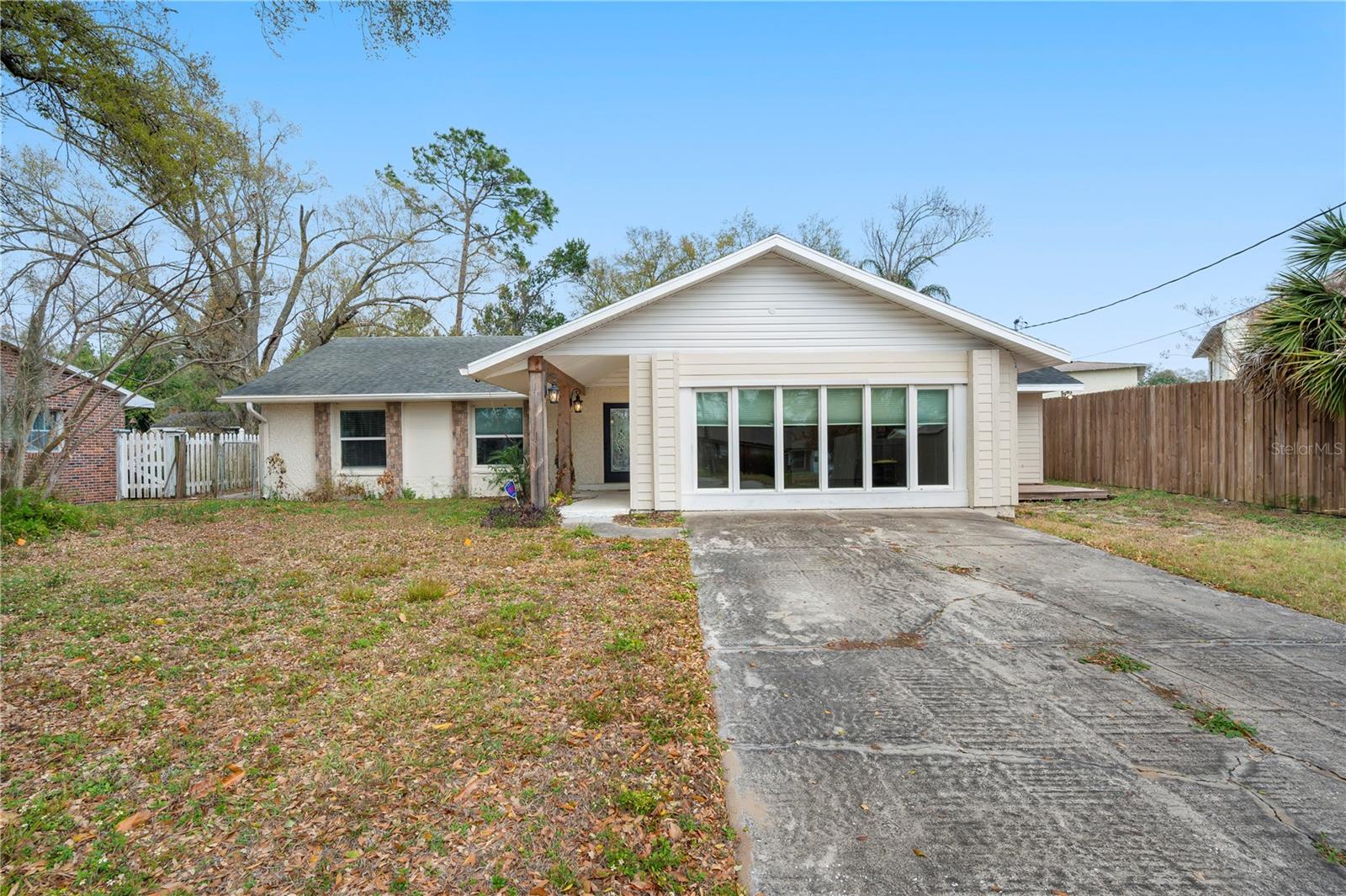 Listing photo 2 for 132 Alachua Dr