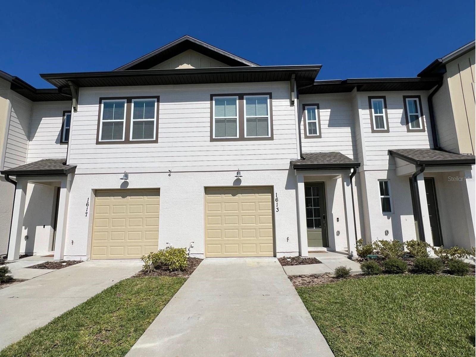 Listing photo 2 for 1613 Pelican Dr